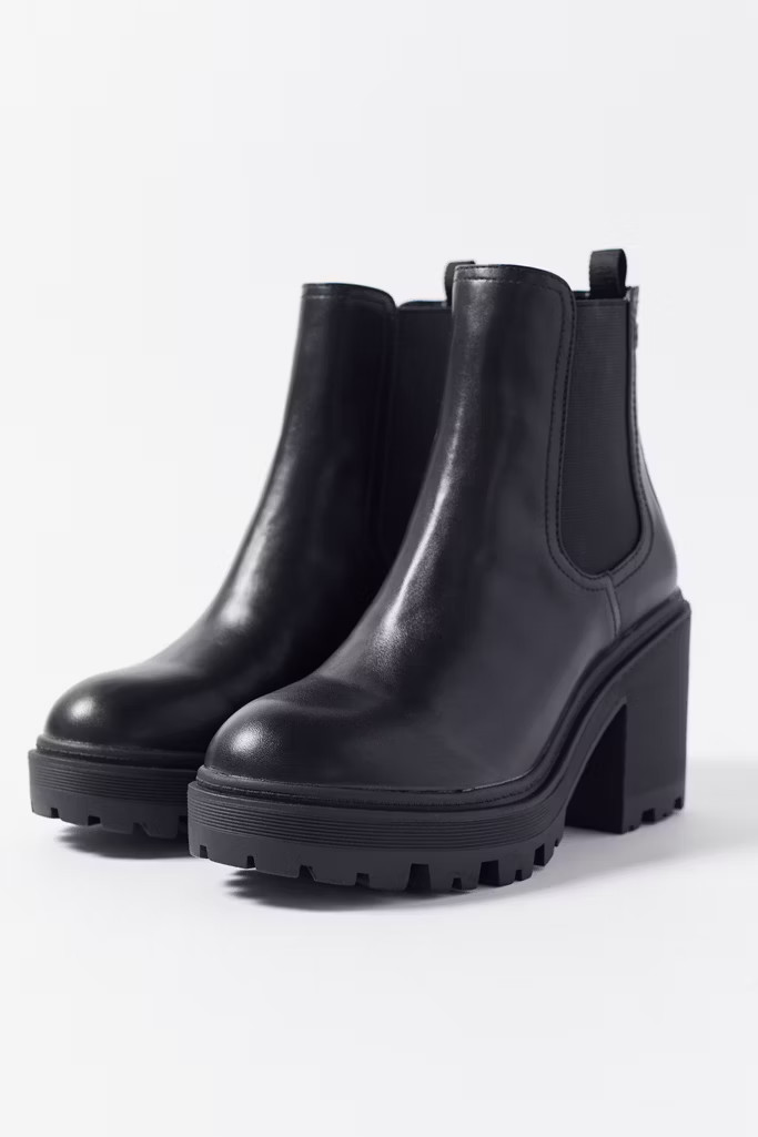 UO Chloe Chelsea Boot | Urban Outfitters (US and RoW)