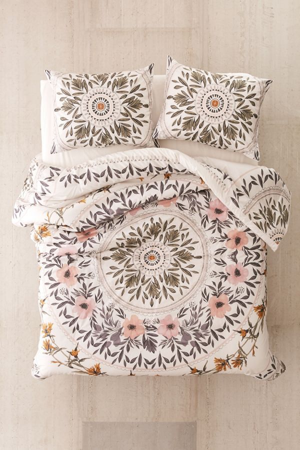 Iris Sketched Floral Comforter Snooze Set | Urban Outfitters (US and RoW)