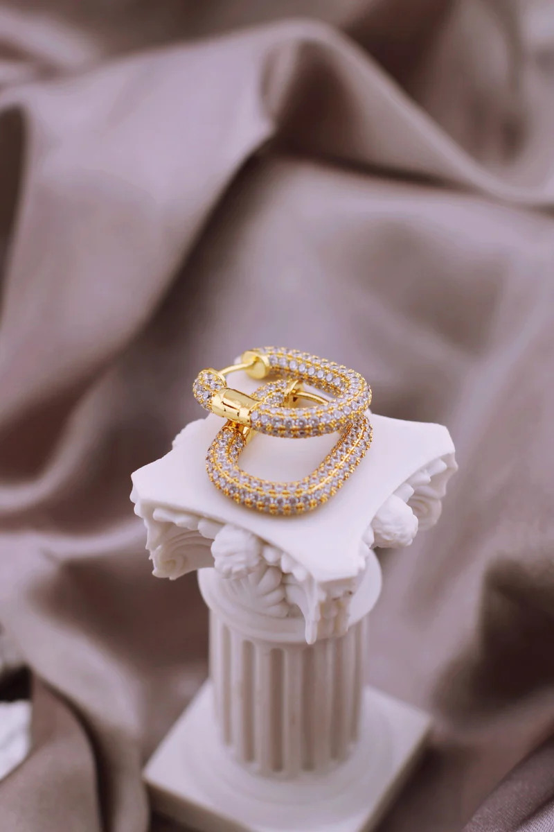 CRYSTAL SERENITY HOOPS IN GOLD (18K GOLD PLATED & WATERPROOF) | raëliv