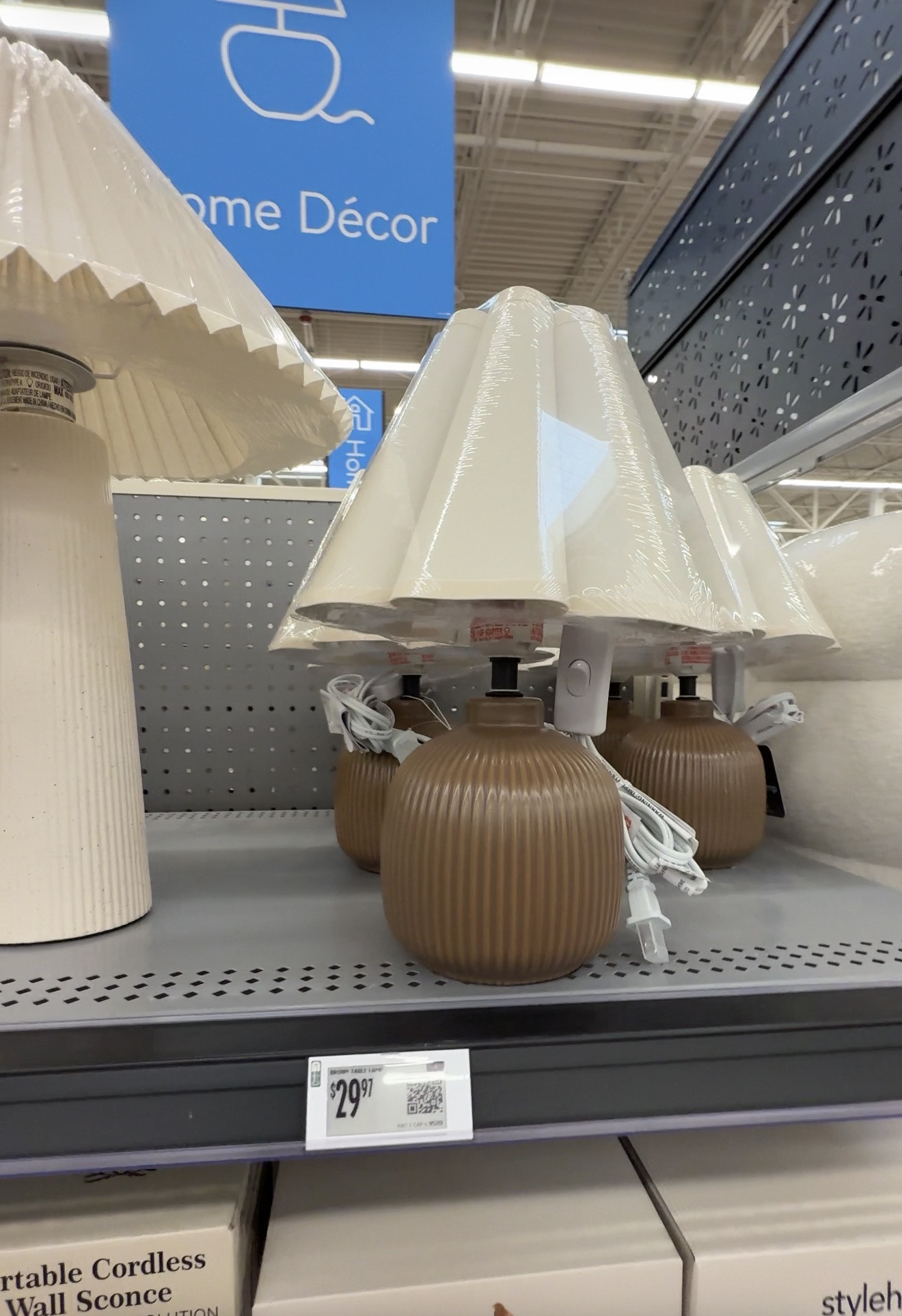 Home decor finds @walmart 


Lamp
Mini lamp
Scallop shade  
Home decor 
Affordable home finds 

#LTKHome #LTKFindsUnder50