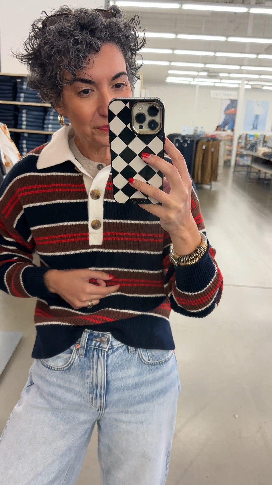 Love this 100% cotton sweater!  I feel like it runs TTS. I’m in an XS here but would do a small.