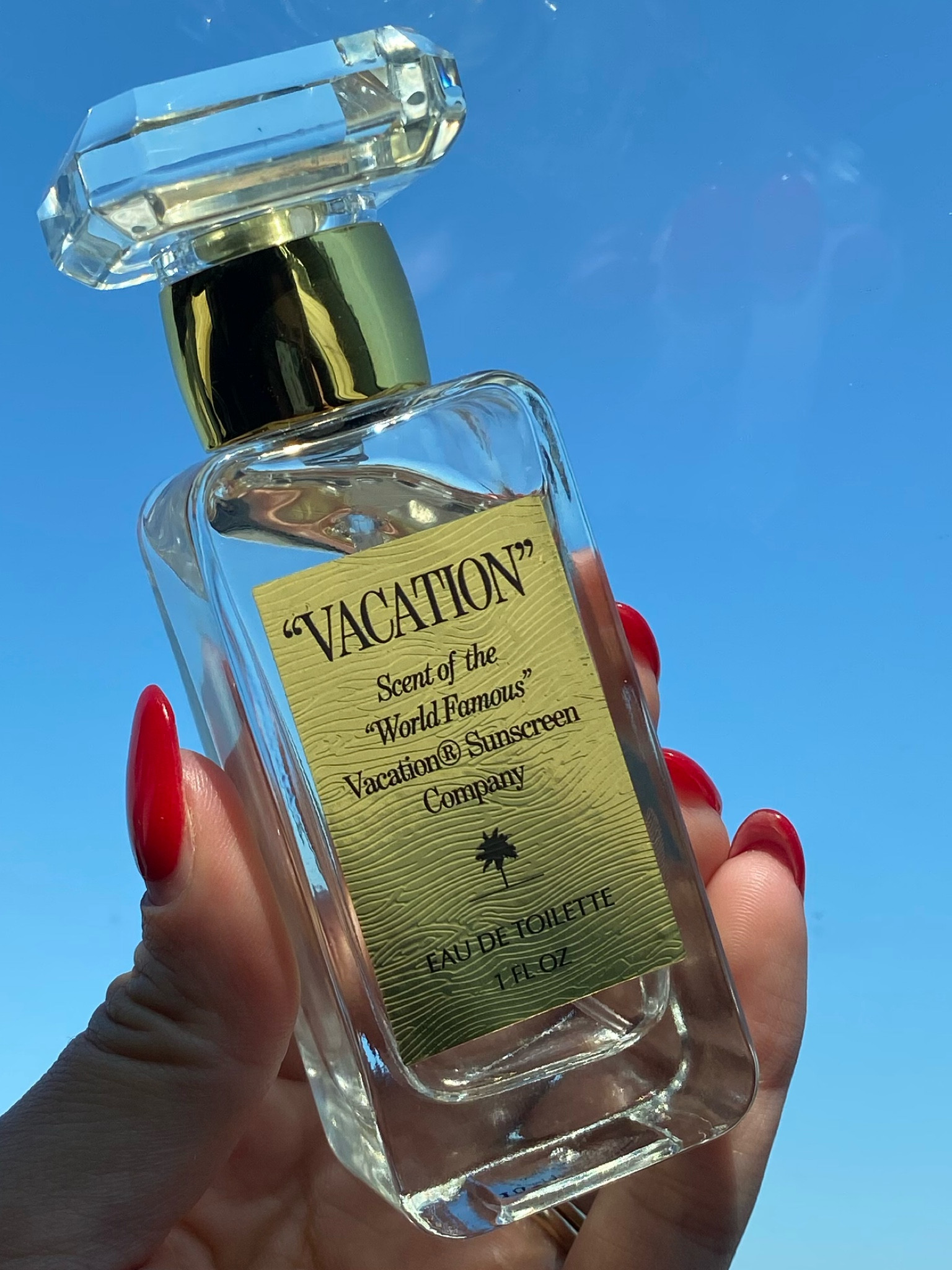 My summer fragrance! It smells like vacation, and I always get compliments when I wear it🥥 🌴 It’s also very light, so I don’t get a headache 😅

Perfume | cologne | summer | body | body spray | after sun | sun 

#LTKSaleAlert #LTKSummerSales #LTKxNSale