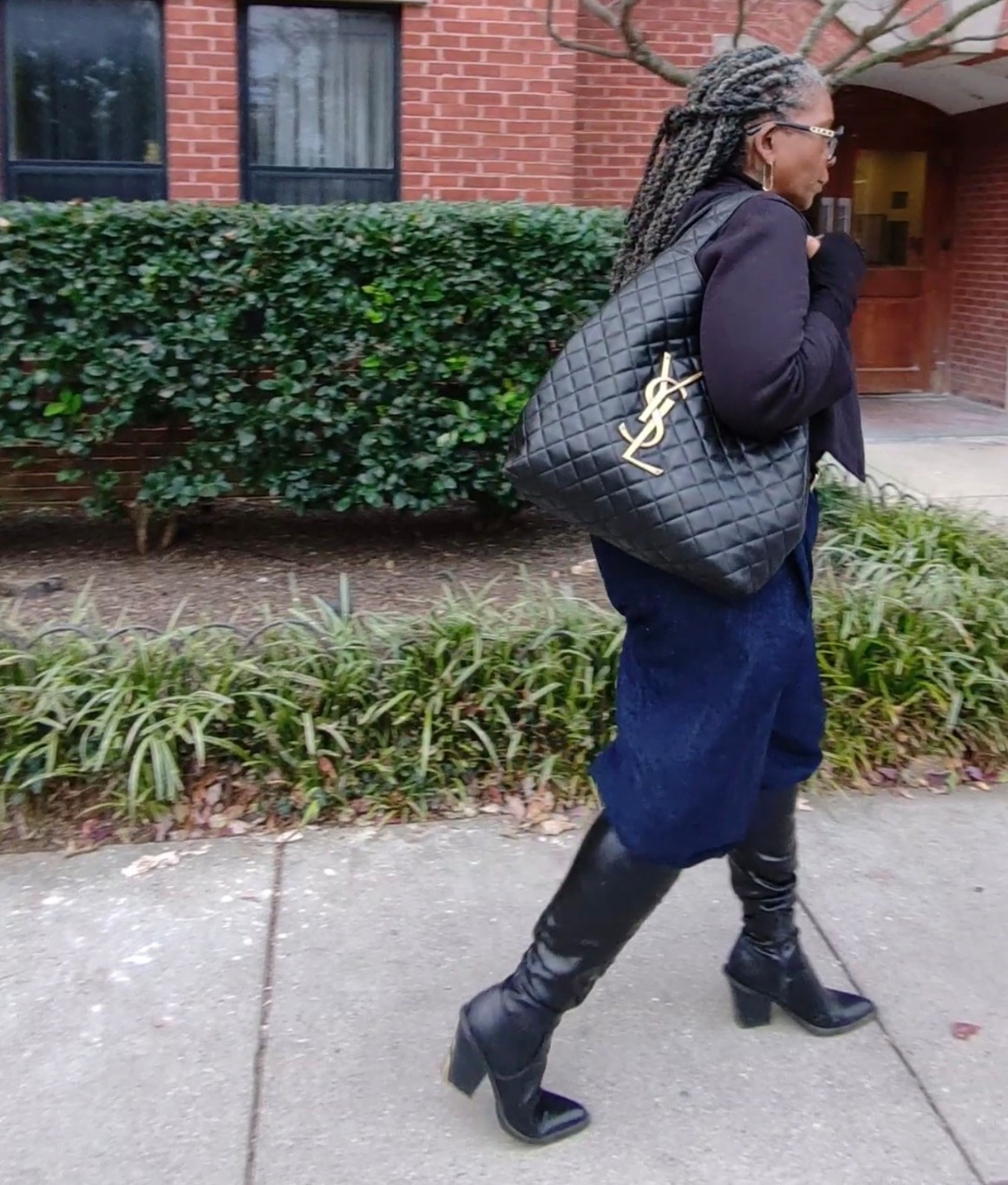 Throwback to faking culottes with wide legs & knee high boots 👢
Style tip: these are barrel leg jeans but wide legs work too. I wrapped the jeans around my leg then lulled these stretchy boots over them to create this faux culotte look ❤️ 

#LTKItBag #LTKStyleTip #LTKShoeCrush