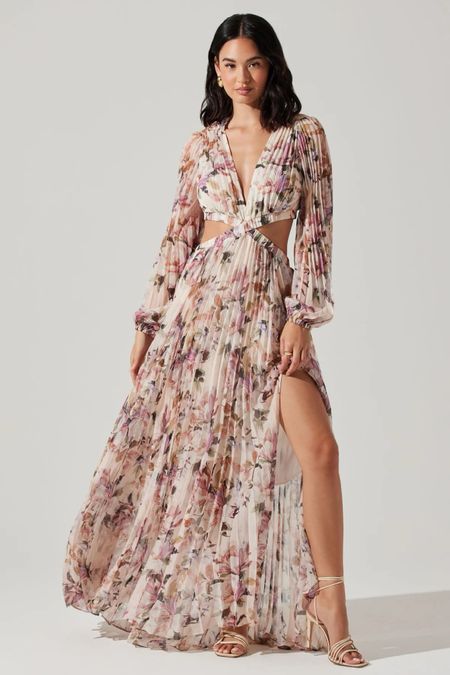 Obsessed with this spring wedding guest dress. 

It would be so amazing for engagement photos or outdoor family photos too. 

Spring wedding guest dress - engagement pictures - engagement picture dress - family picture dress - floral maxi dress - rehearsal dinner dress - floral dress - wedding guest trends - welcome party dress - rehearsal dinner dress 

#LTKwedding #LTKstyletip