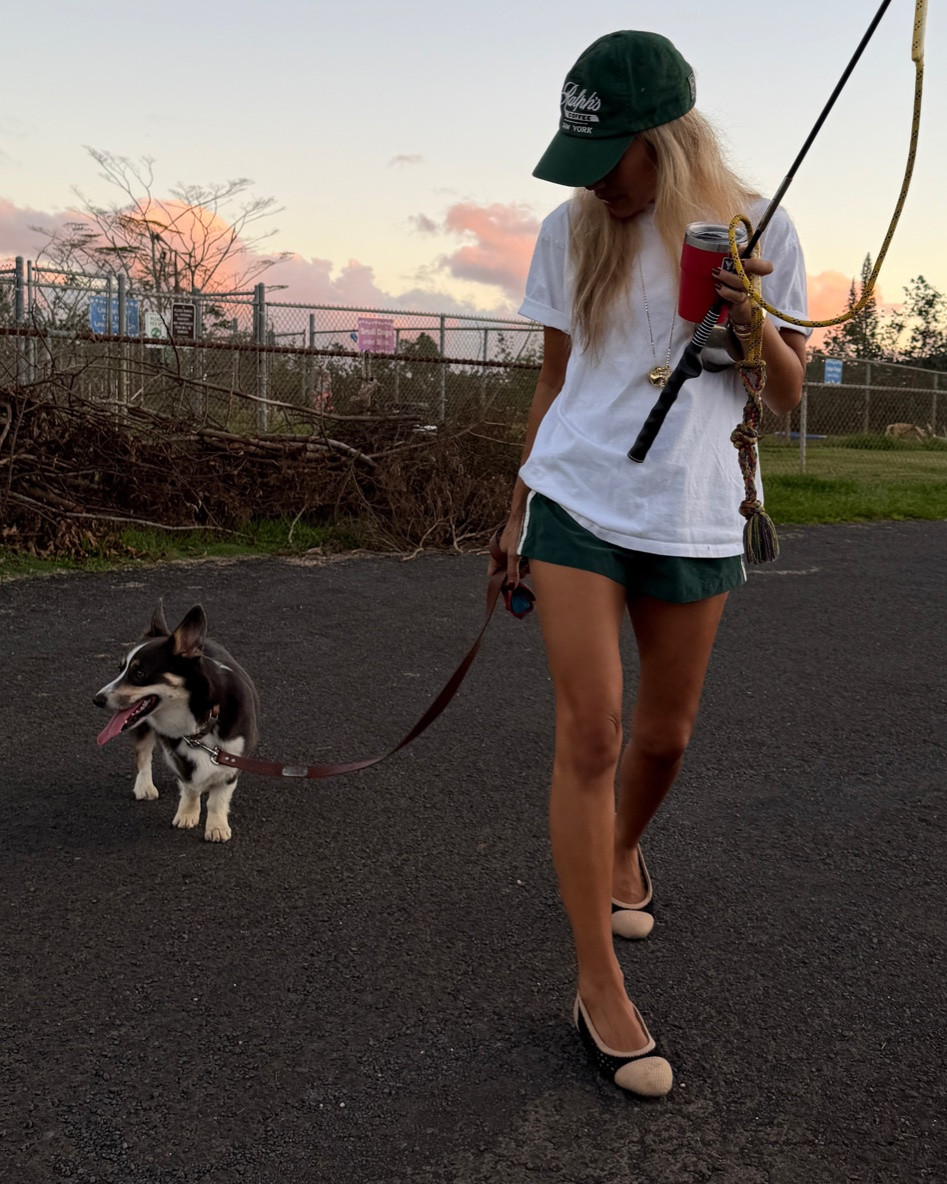 Dog park outfit 🐶 
Xxs shorts, xs tee