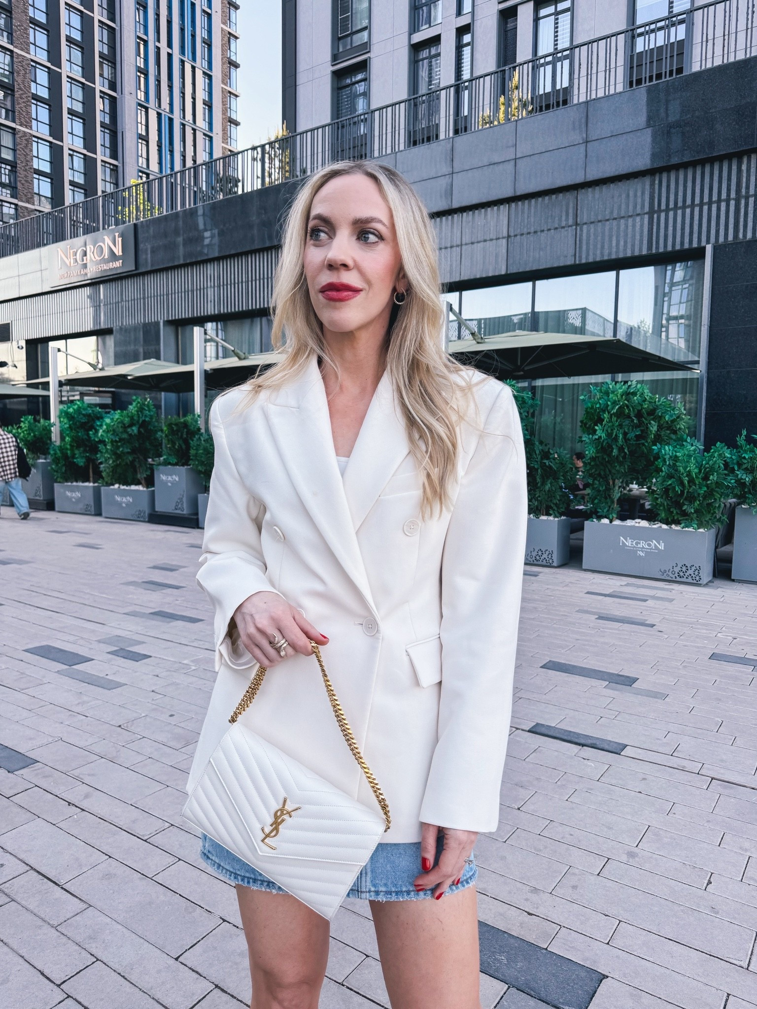 The perfect white blazer - wear it to the office with trousers or date night with a mini skirt 🤍