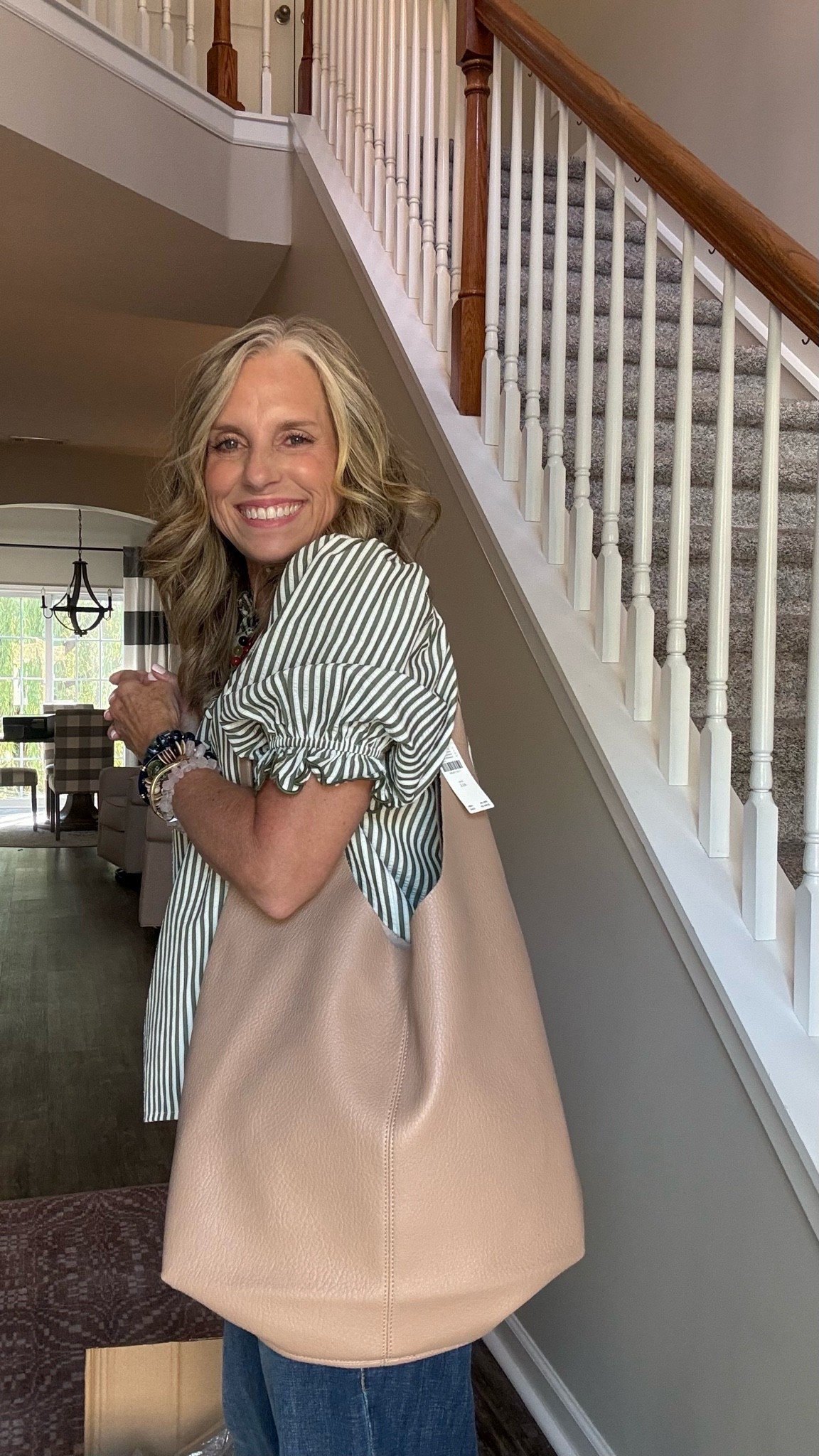 Love this bag!! Slouchy hobo that holds all the things.

#LTKgrwm #LTKootd