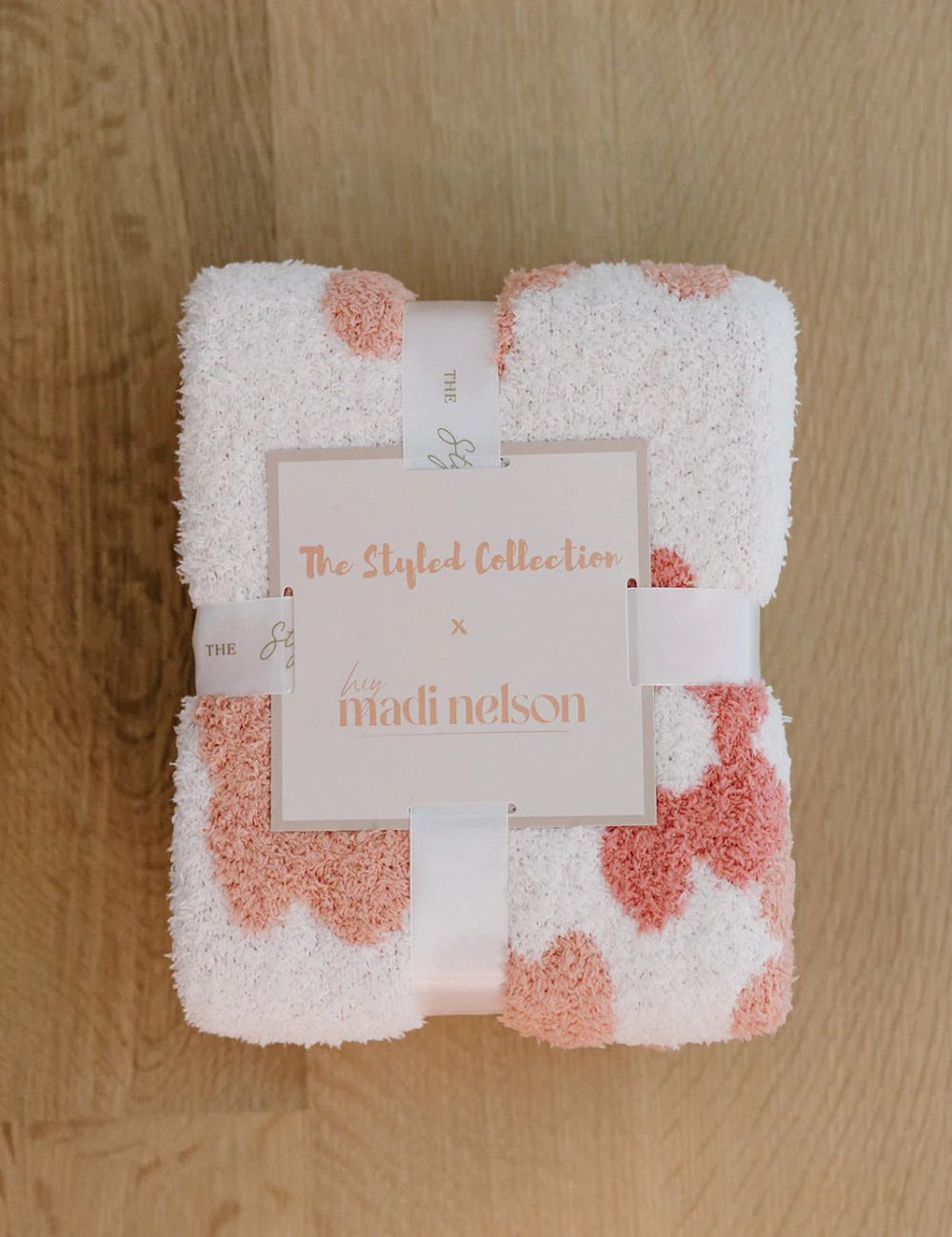 TSC x Madi Nelson: Daisies in Bloom Buttery Blanket | The Styled Collection