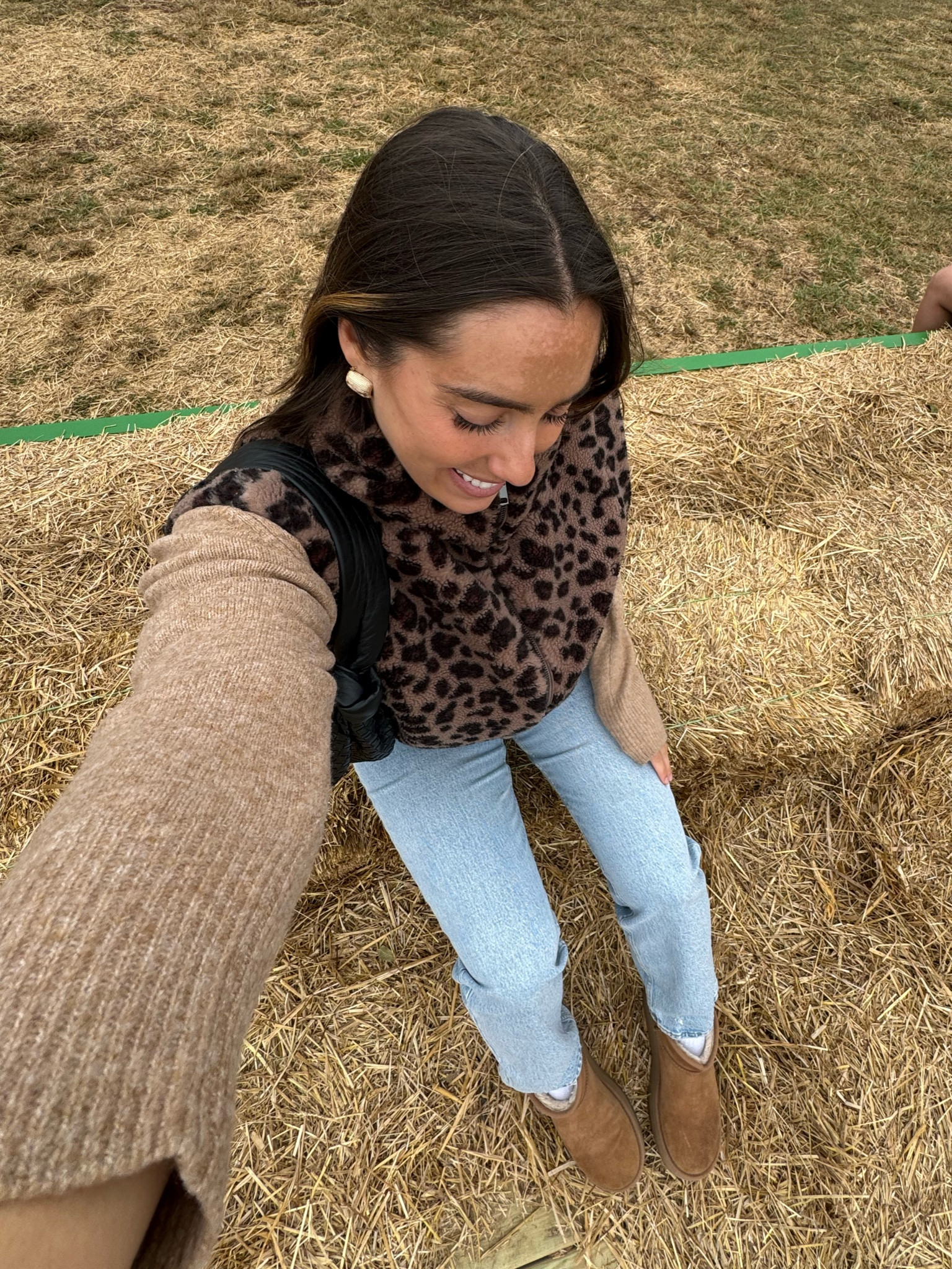 Pumpkin pickin
Vest - small
Sweater - medium
Jeans - 6