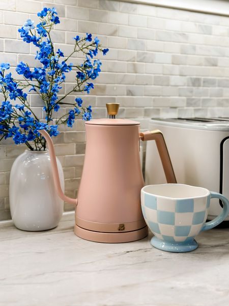 If you want a fast way to heat up water that doesn’t involve your microwave or boiling it on your stove, then get this amazing tea kettle from @walmart! #walmartpartner It is so fast! It boils water in a minute!! There are also a bunch of colors to choose from.  #iywyk