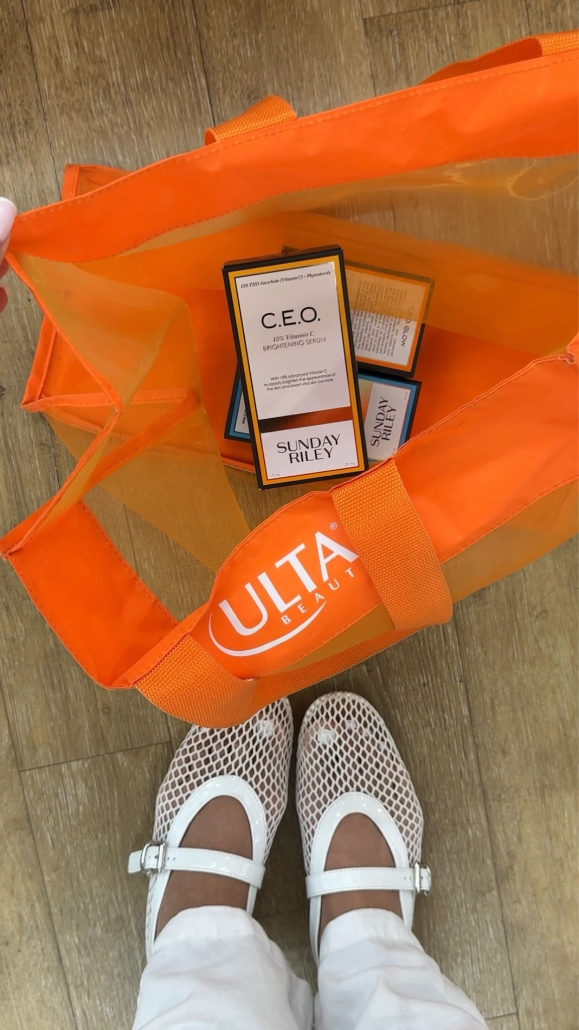 #ad the @sundayriley vitamin c serum that can do it all - brightening, firming, moisturizing and it lays nicely under makeup - available at @ultabeauty online and in stores! 

Linking this daily vitamin c brightening serum and my other Sunday Riley favs on my LTK

#LTKBeauty
