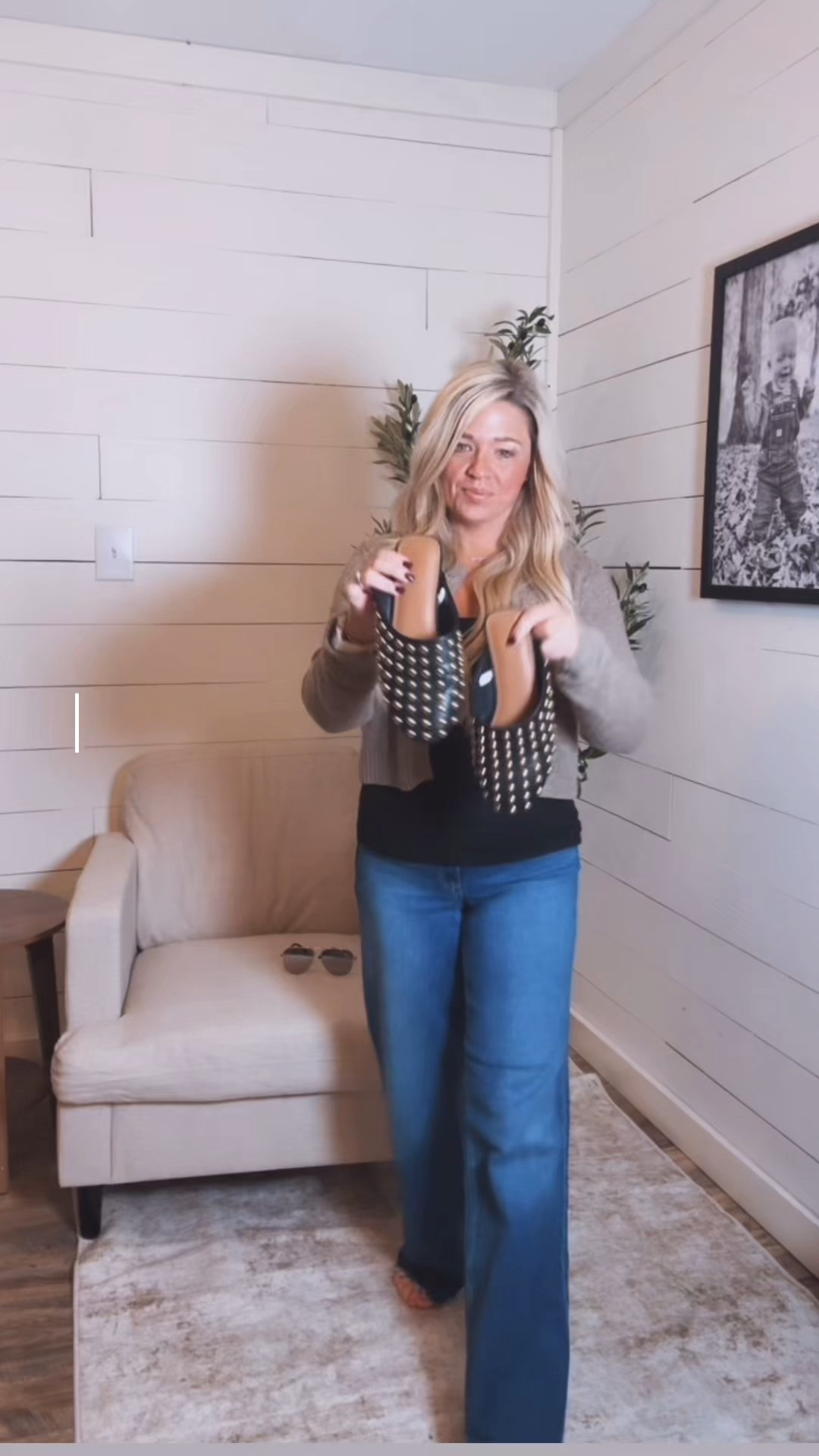 Casual Thanksgiving outfit idea 
Cardi
Jeans 
Flats 



#LTKootd #LTKHoliday #LTKgrwm