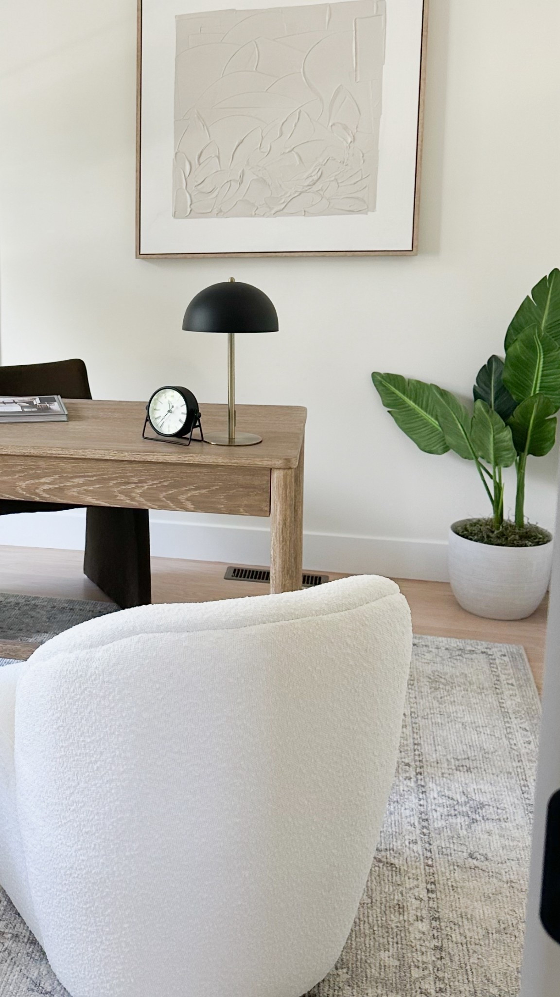 ✨ Neutral, modern, and elevated ✨ This cozy office nook blends warm wood tones, soft textures, and a pop of greenery for a polished yet inviting vibe. Perfect proof that staging with clean lines + layered neutrals makes a space feel instantly luxe. 🤍
Would you work from here? 🖤 #HomeStaging #LTKHome #NeutralDecor #OfficeInspo #StagedToSell

#LTKHome #LTKSeasonal
