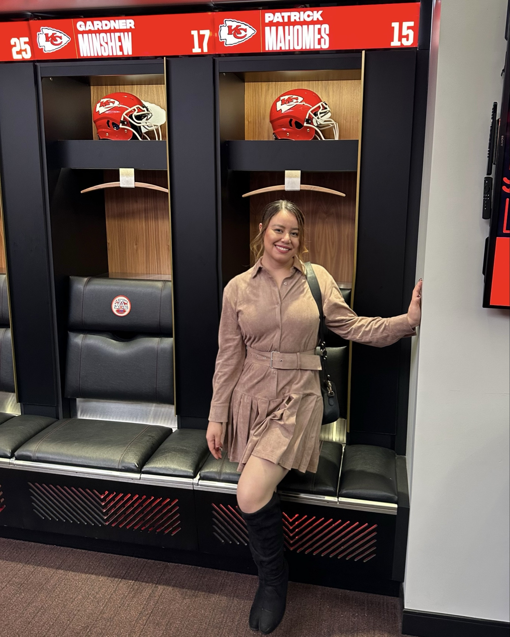 
A soft suede mini shirtdress in a warm Mauve Taupe, perfect for holiday gatherings with its cozy texture, long sleeves, and effortlessly polished silhouette.

#LTKHoliday #LTKFindsUnder50 #LTKootd