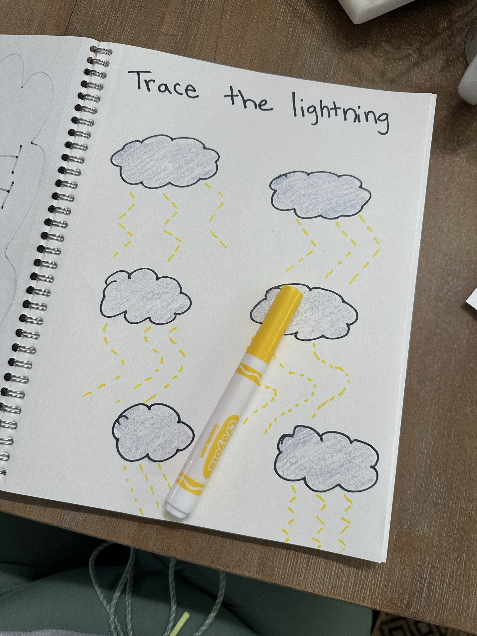 Toddler mom // toddler learning // Amazon find // toddler activities // learning journal 