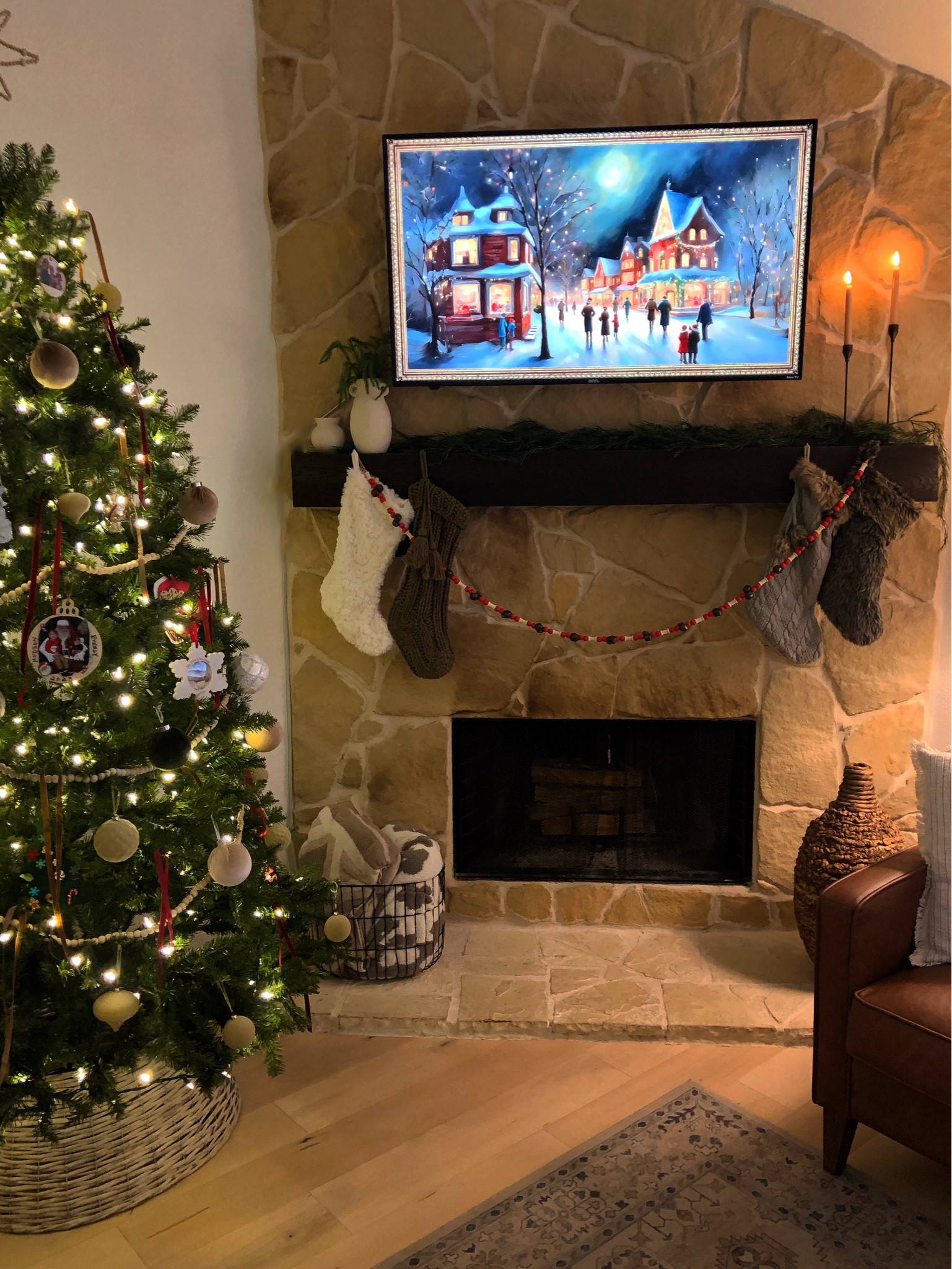 #christmas #holidaydecor #amazon #target #getthelook #interiordesign #christmasdecor #christmasdecorinspo

#LTKSaleAlert #LTKHoliday #LTKHome