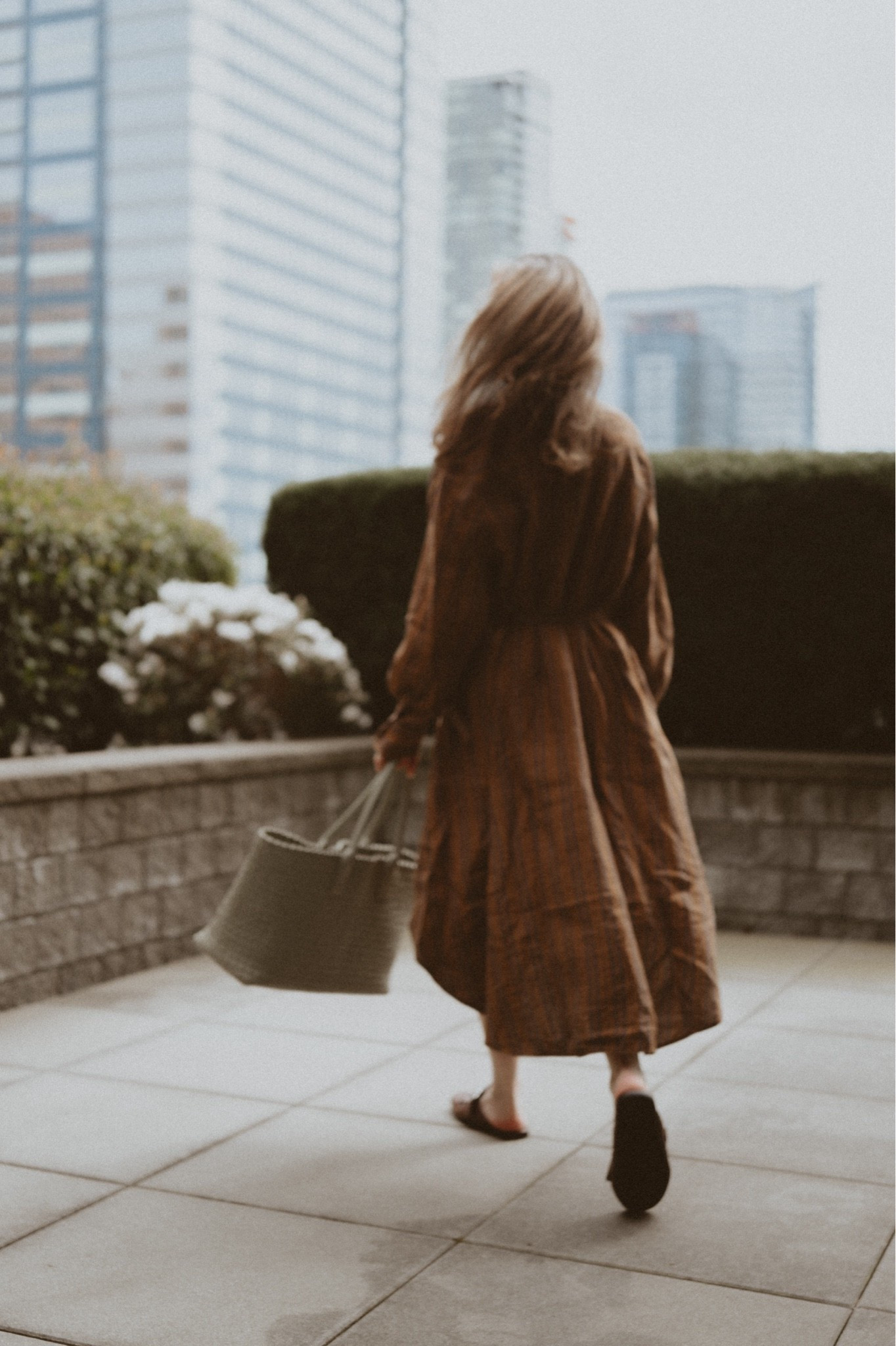 Friday outfit formula: Banana Republic linen shirt dress + Bottega Veneta Cabat intrecciato tote + Prada shuffle mules

#LTKSeasonal #LTKootd #LTKWorkwear