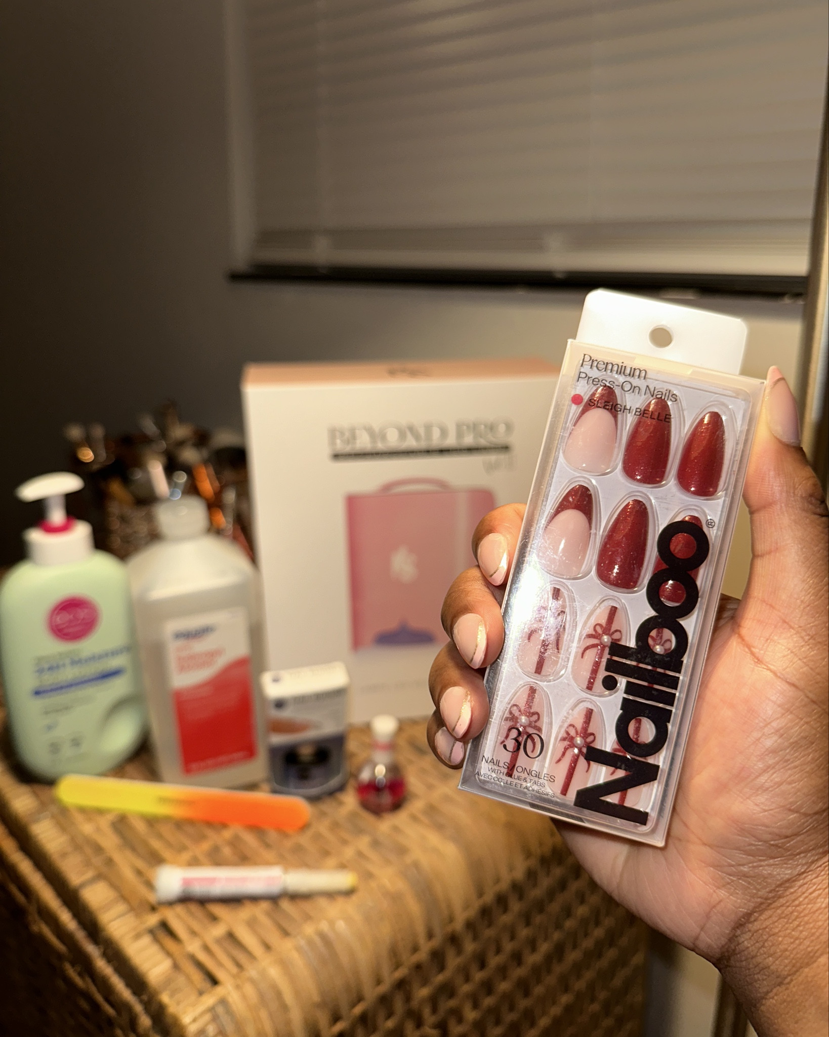DIY Christmas nails 💅🏾🎄❤️

#PressOns #PressOnNails #Nailboo #Christmas #LeahGlows

#LTKGiftGuide #LTKHoliday #LTKBeauty