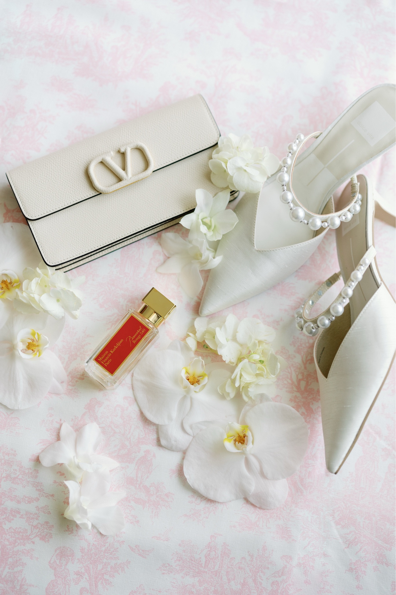 Wedding essentials
#weddingpurfume #weddingheels #weddingpurse #wedding #bride 