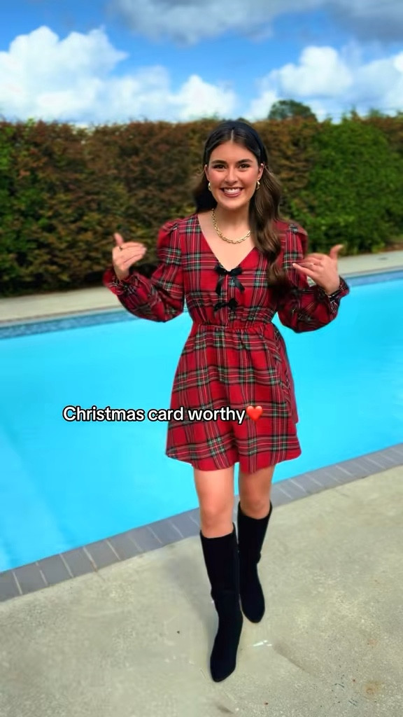 The CUTEST holiday dress🥰 

#LTKHoliday #LTKFindsUnder50 #LTKStyleTip