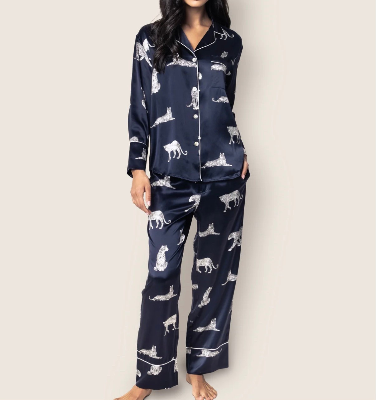 These silk PJ’s are the best gift idea for her 🖤

#LTKHoliday #LTKGiftGuide #LTKootd