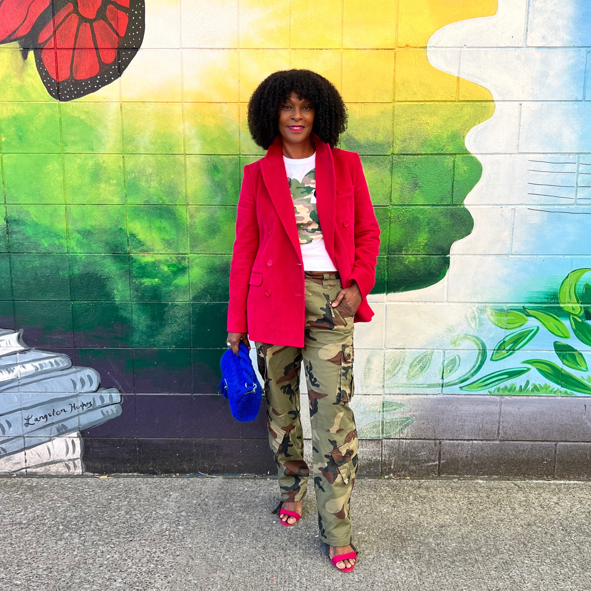 MY SUBSTITUTE FOR BLUE JEANS

Camo cargo pants! They are extremely cool and a functional neutral that work with just about anything especially bright colors, while also adding an unexpected edge to your look. 


#LTKitbag #LTKstyletip