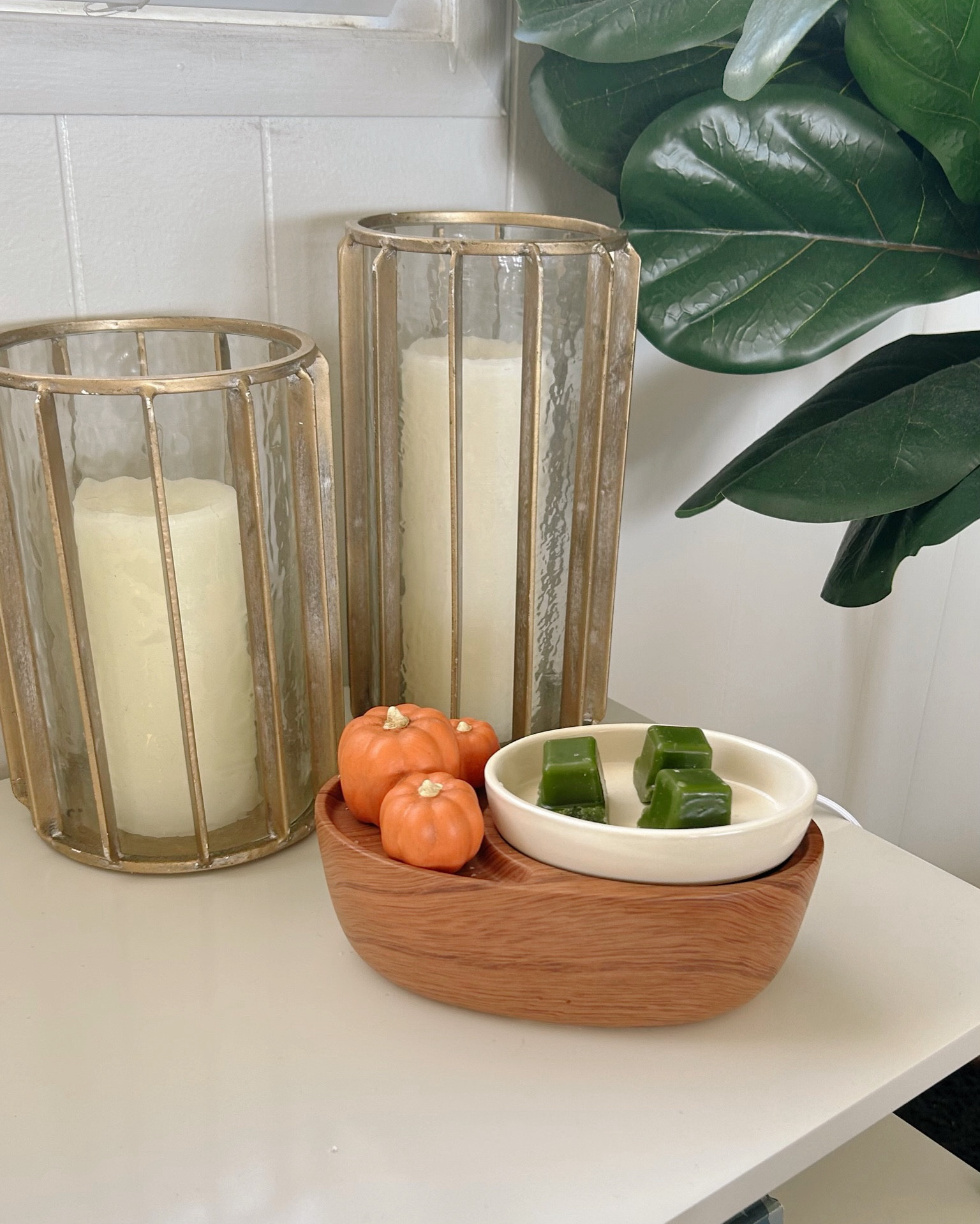 The cutest wax melter to use all fall & winter!

Wax melter, fall decor, Christmas decor, Walmart finds, Walmart home decor, Walmart home, better home and gardens, fragrance warmer, seasonal decor, back in stock 

#LTKSeasonal #LTKHome #LTKFindsUnder50