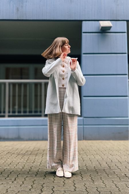 Pastel outfit
Betty cardigan
Lou Lou trousers
Socks and loafers
Sezane