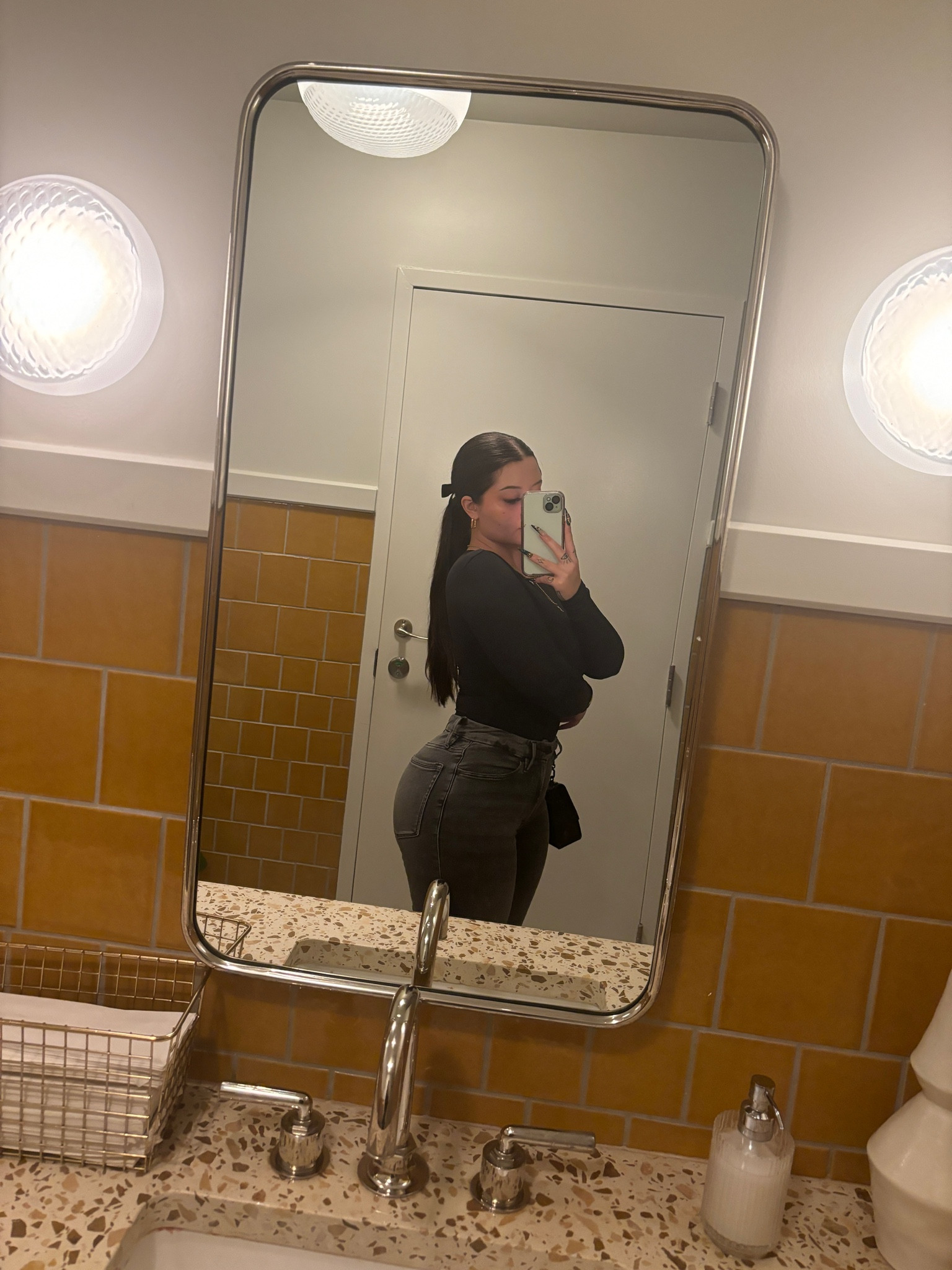skims bodysuit w good american always fits jeans