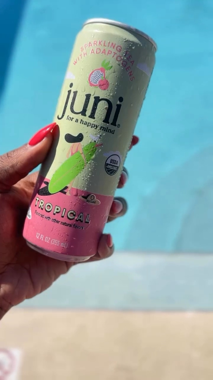 The best kind of healthy swap 👏🏽 oh and it’s soft life approved ✨ @drinkjuni @sprouts 

#softmomlife #junitea #sproutsfinds #healingera #adaptogens