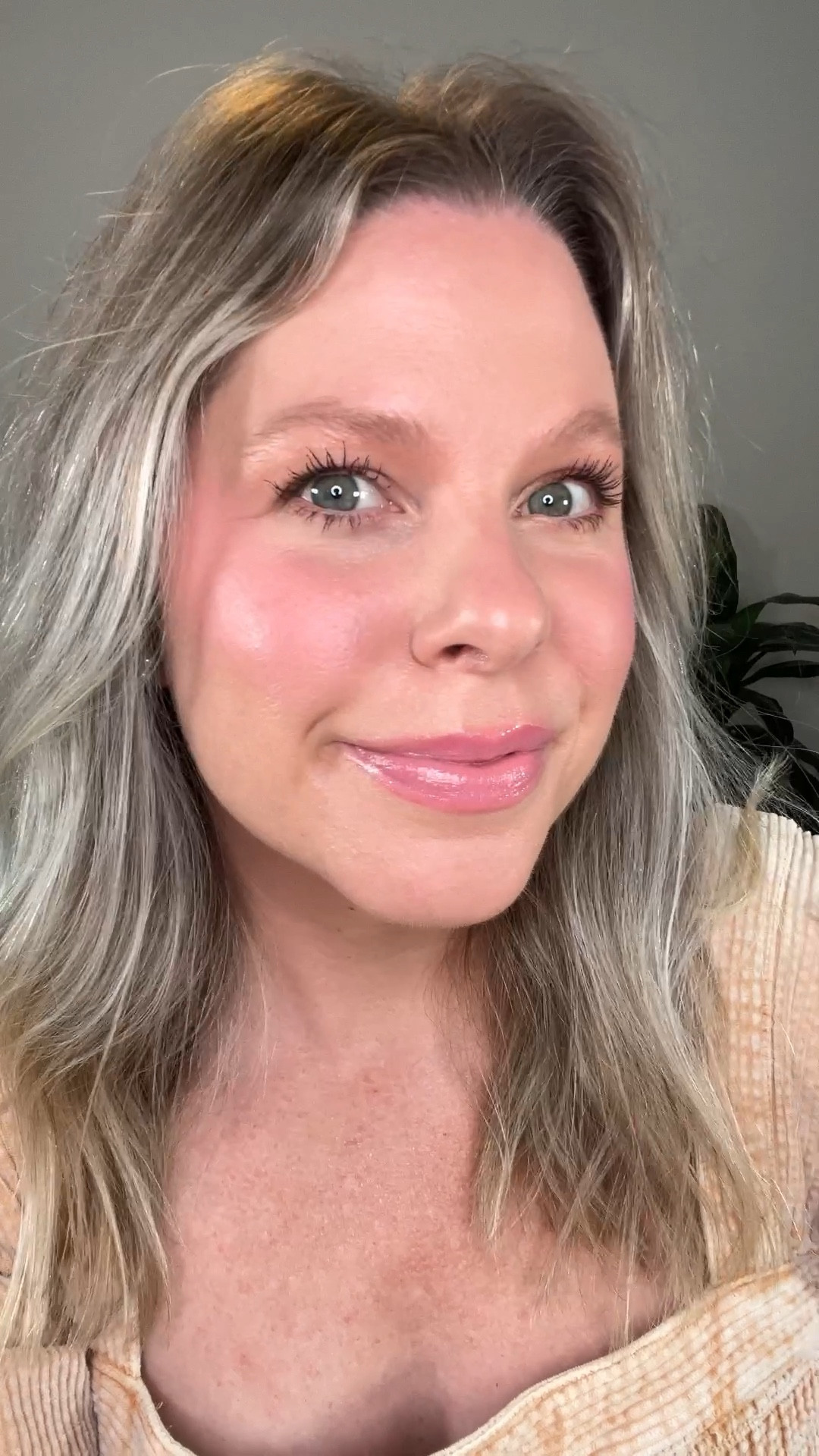 This is the makeup I’m bringing with me on holiday (well, plus or minus a few things 😆). 

Let’s be honest, I’ll likely not wear most of it, but I did narrow it down to these products! 

@tower28beauty tinted sunscreen, @yslbeauty concealer, @lauragellerbeauty powder, @nyxcosmetics bronzer, @personacosmetics bronze eyeliner, @yslbeauty waterproof mascara, @palladiobeauty cream blush, @rarebeauty powder blush, @hauslabs lip oil, @jonesroadbeauty lip pencil, @charlottetilbury finishing powder, @onesize makeup setting spray. 

#summermakeup #beachmakeup #holidaymakeup #bronzemakeup 

#LTKVideo #LTKBeauty #LTKFindsUnder50