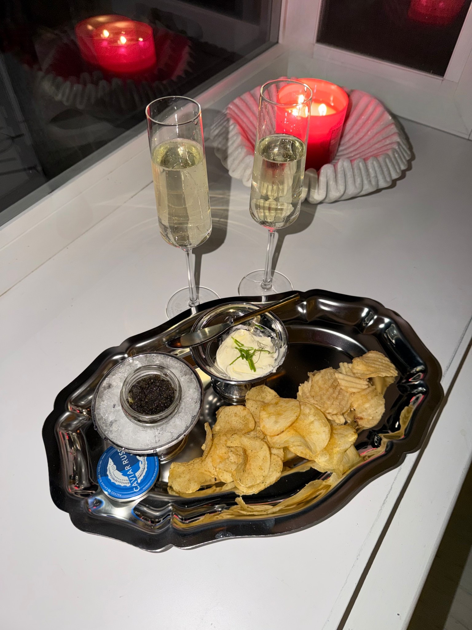 The cutest serving tray set up for some cav ! 
- large silver tray 
- fluted bowl in back is a large 