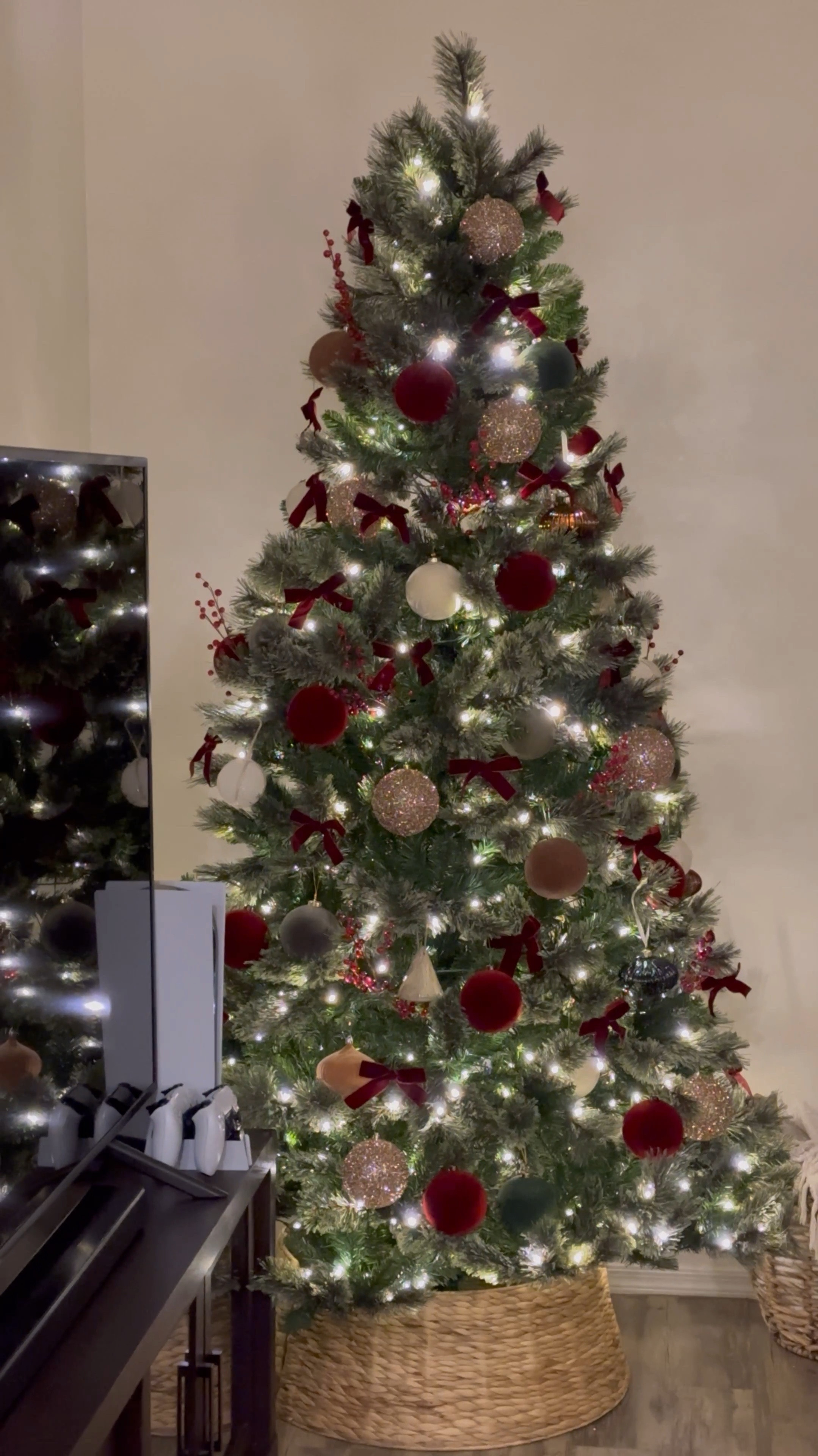 the most perfect christmas tree ❤️

#LTKHome #LTKSeasonal #LTKHoliday