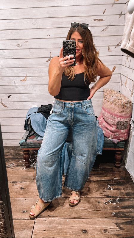 If you love barrel jeans then you need these! They are really cute , but I just needed a smaller barrel cut. They are super flattering on the booty. I’m wearing my true size 28.



#LTKover40 #LTKstyletip