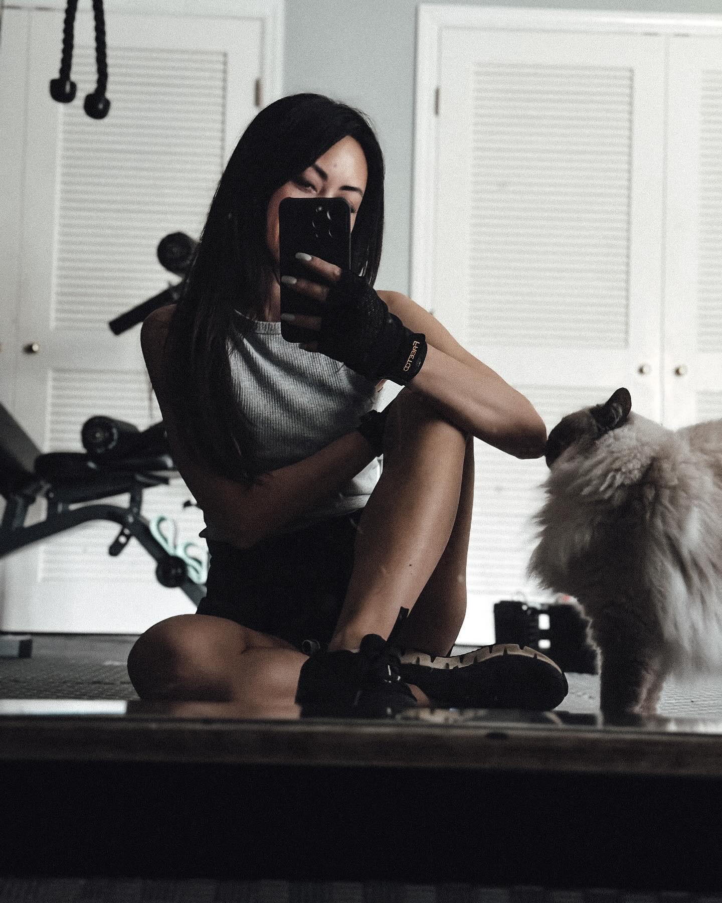 Back on track and feeling the burn – because progress is made one workout at a time! #StayMotivated #workoutroutine #stayfit #fitmoms #feeltheburn🔥