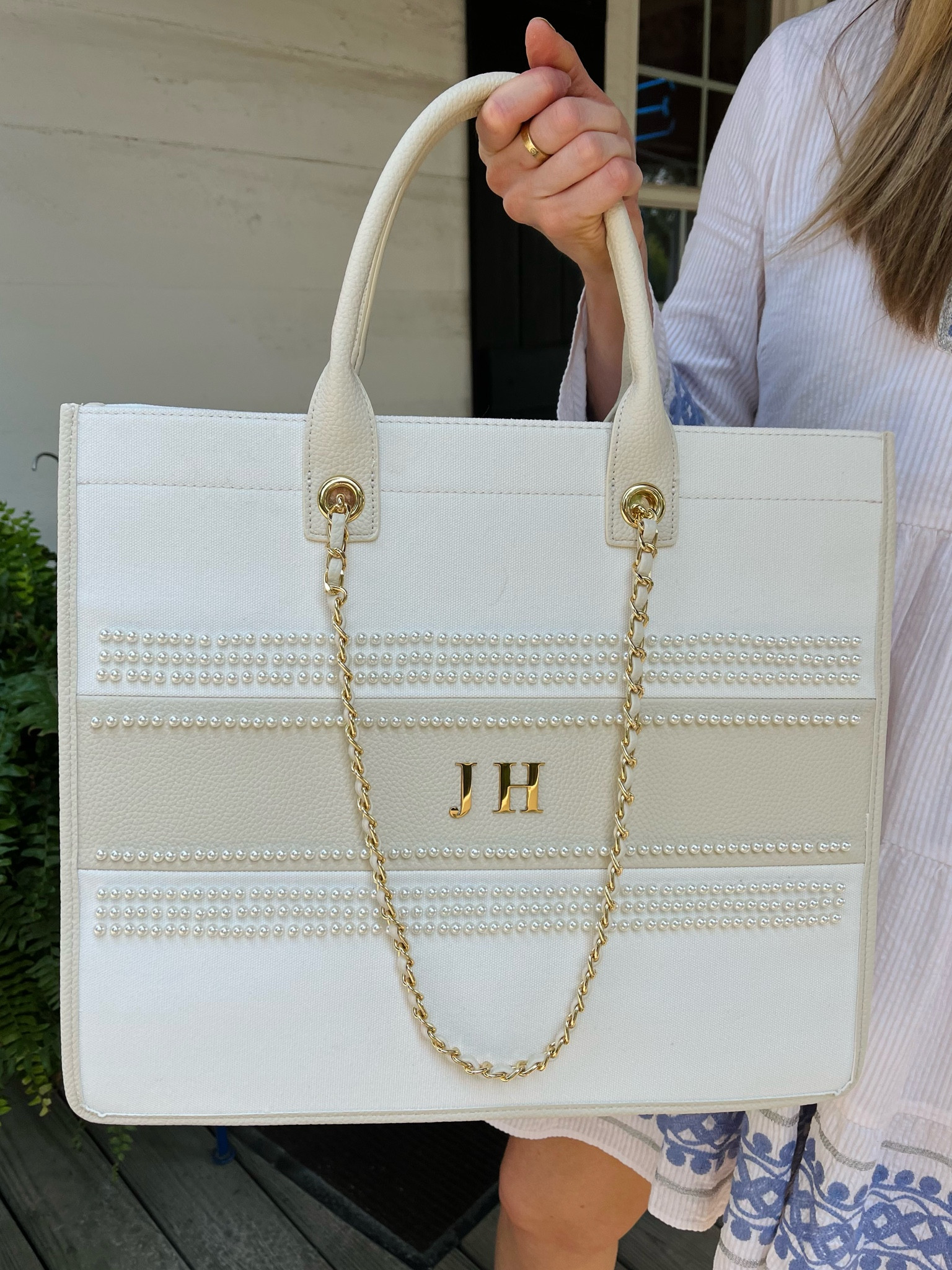 New bag for the summer🤩great quality and love that you can customize it!

#LTKitbag #LTKGiftGuide