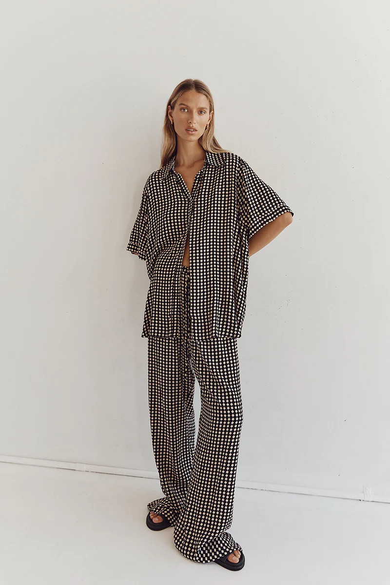 MILA BLACK & BEIGE VACATION SHIRT | DISSH