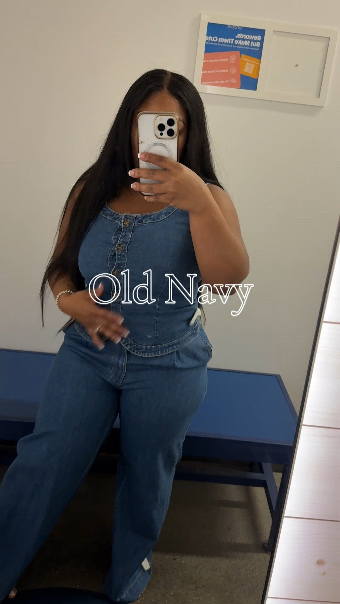 Cute + affordable + curve-friendly?? @Old Navy  is winning this Spring 😮‍🔥 This is your sign to secure your fits early. #oldnavystyle #oldnavystyle #springfashion #curvyfashion #curvygirl 

In the blue Jean im wearing a small in the vest and size 10 regular in the pants 

In the color Ecru jeans they’re also a size 10  regular and the vest is a size medium

Vests are stretchy and the pants are mid stretchy and lightweight 

