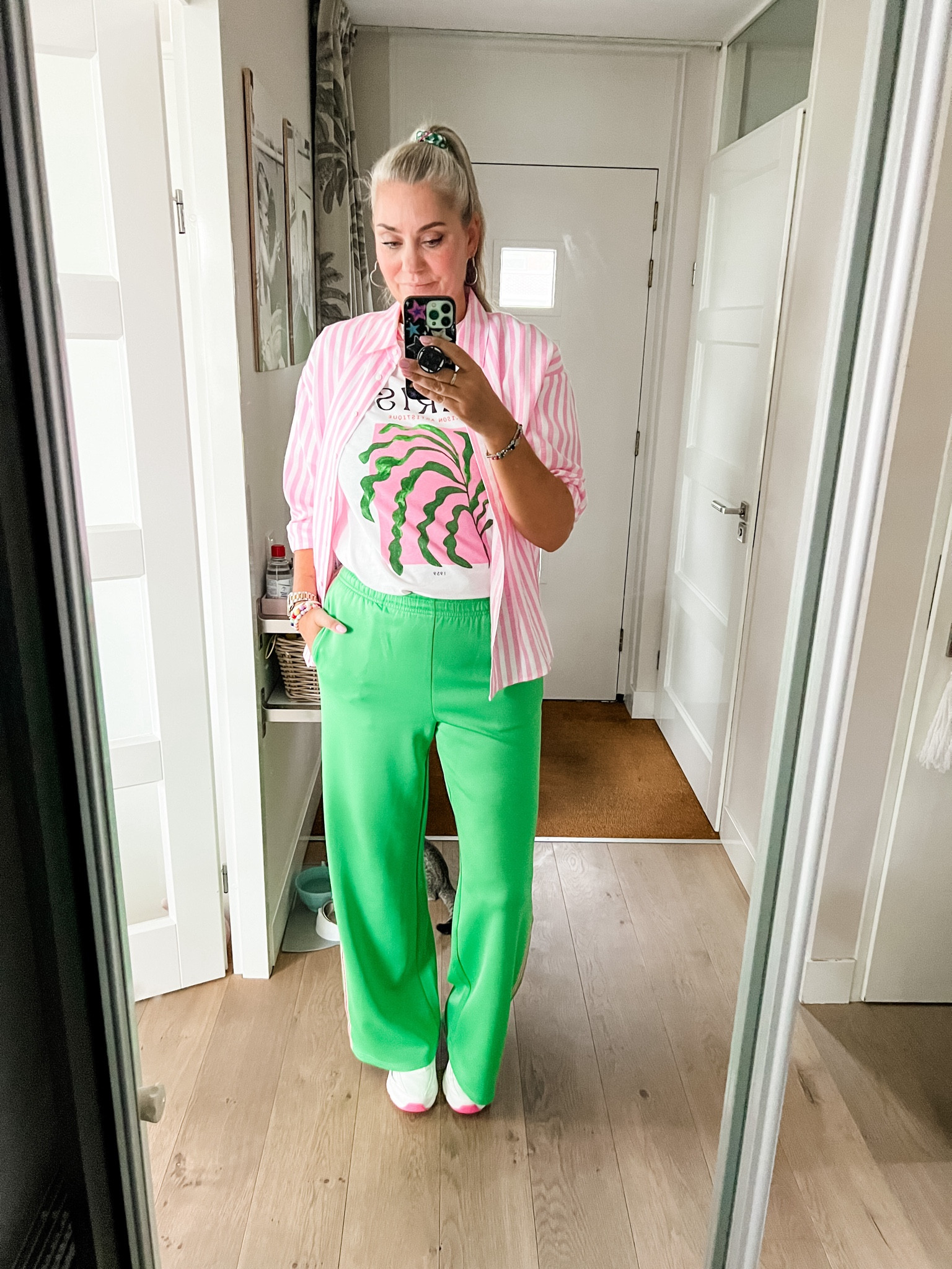 Ootd - Thursday. Pink striped linen shirt, graphic print t-shirt (old H&M), green side stripe trousers (Loavies), green and pink gingham scrunchie, Skechers sneakers. Trendy necklaces. 



#LTKstyletip #LTKnederlands #LTKeurope