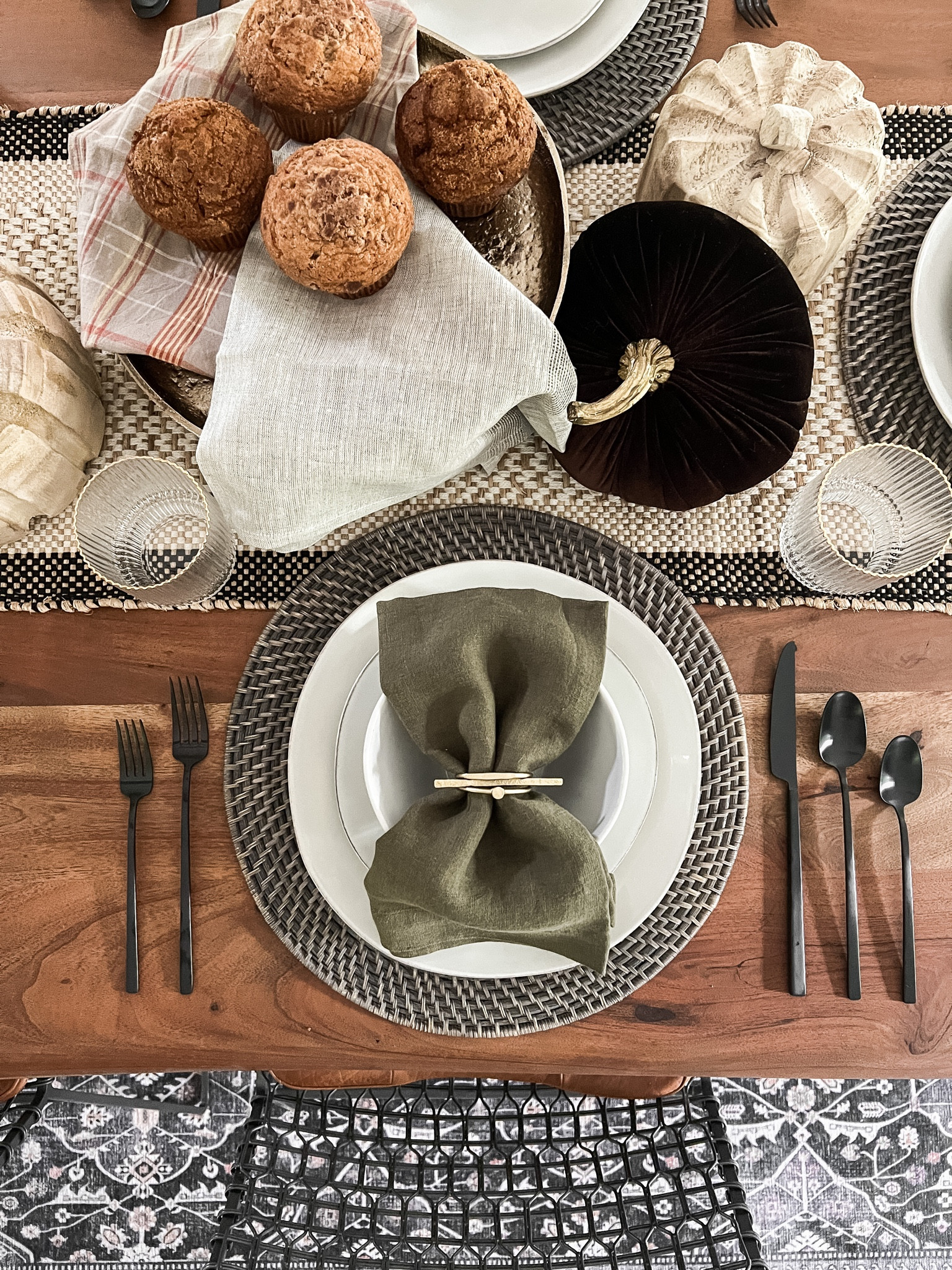 Simple, neutral and beautiful thanksgiving table setting inspo! 

#LTKSeasonal #LTKHoliday #LTKhome