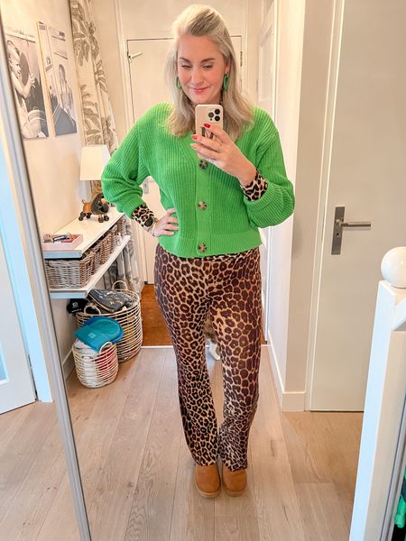 Outfits of the week 

Leopard top (L) paired with the softest leopard flared leggings (M/tall), classic shirt Ugg boots and a Gucci green cropped cardigan (M). 

#LTKcurves #LTKstyletip #LTKeurope