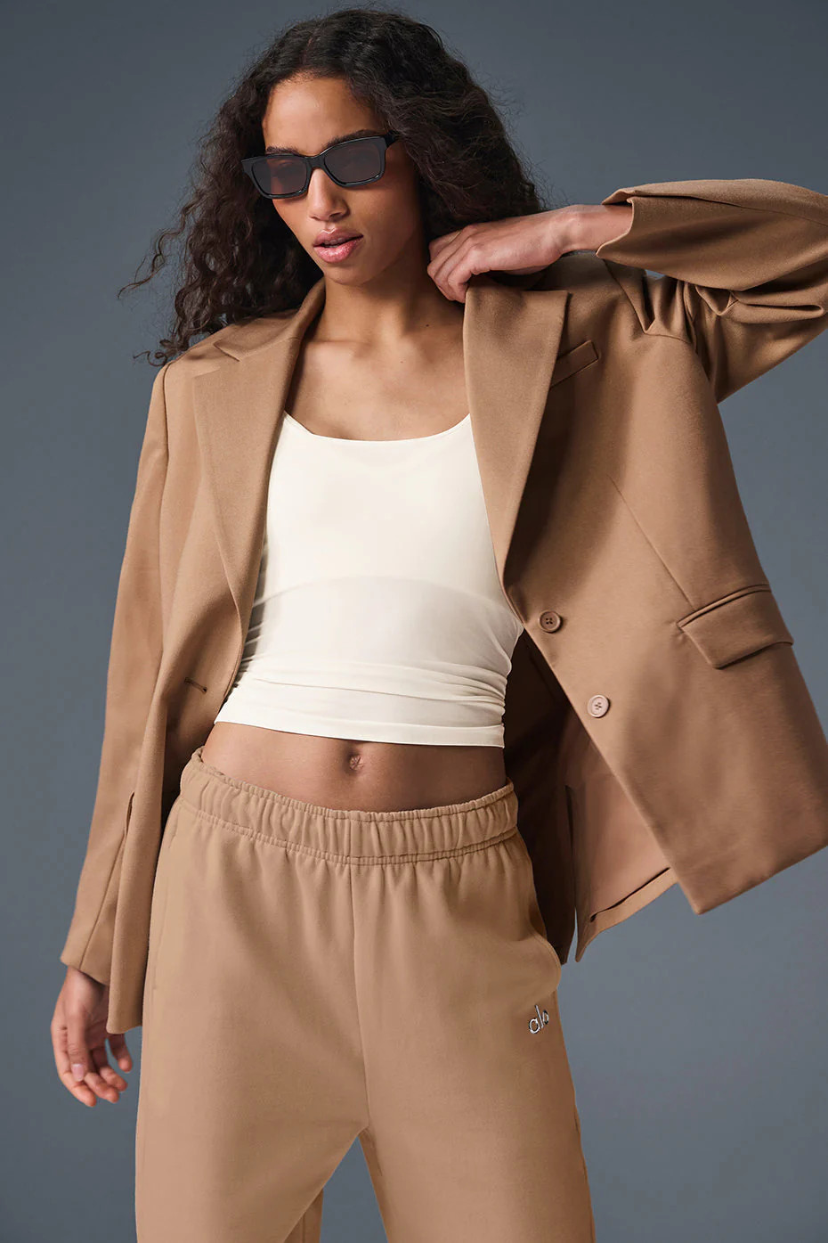 ALO | First-Class Blazer Jacket in Toasted Almond Beige, Size: 2XS | Alo Yoga (US)