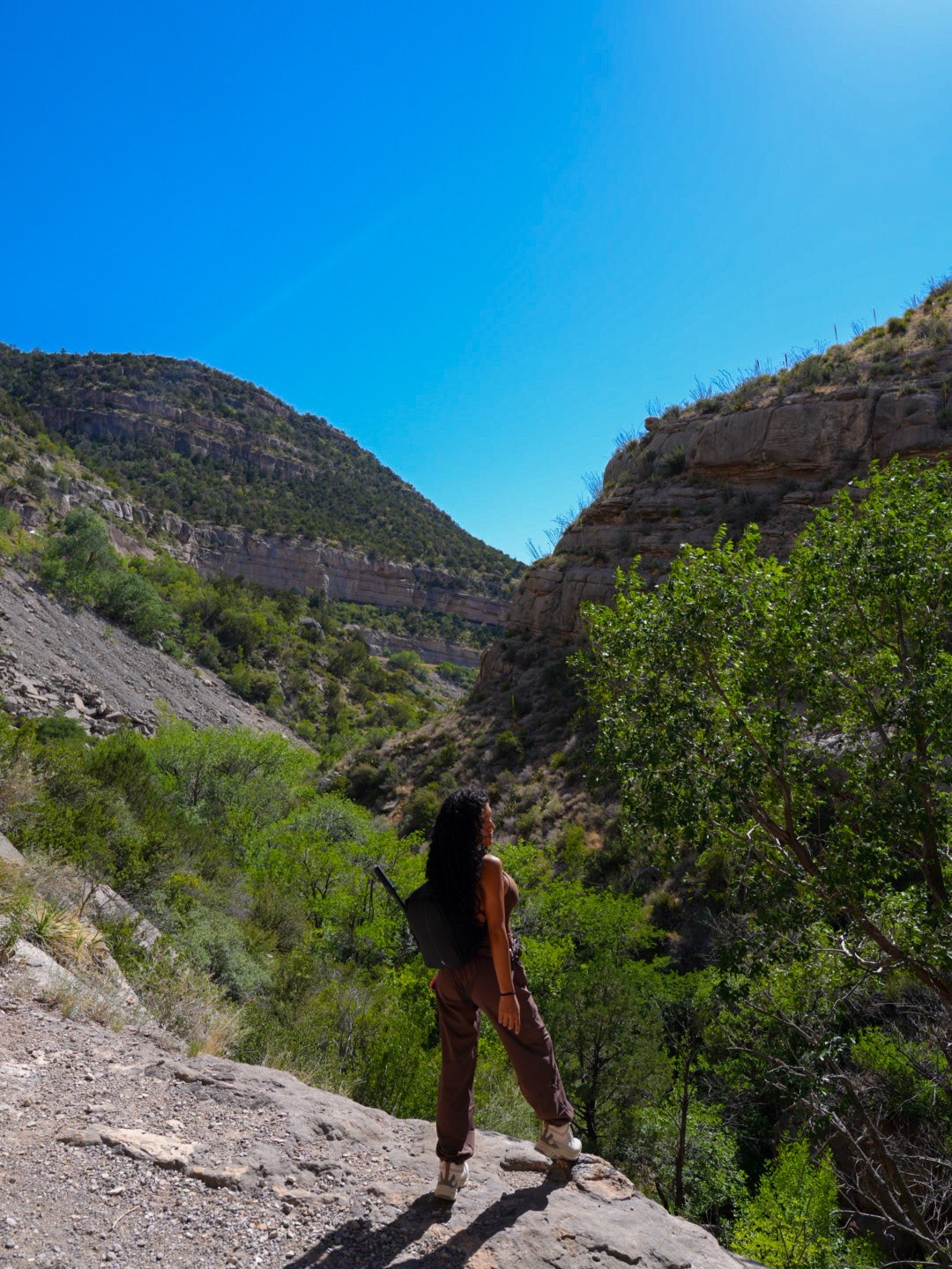 🥾✨Sometimes the best plans are the ones that lead you off the beaten path.

Fresh air, mountain views, and a reminder that getting outside always feels worth it. 🤍

#HikingAdventures #TrailDays #NatureLover #OutdoorLife #ExploreMore #AdventureAwaits #MountainViews #GetOutside #TravelMoments #WanderOften

#LTKdayinmylife #LTKstorytime #LTKootd