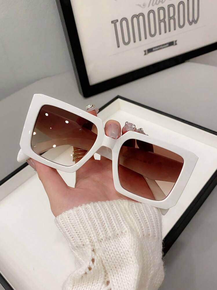 $4.26

-13%$4.89

1pc Women Polygonal Fashionable Party Fashion Glasses Suitable For Beach Outdoo... | SHEIN