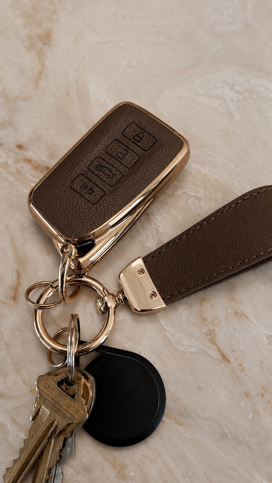 This key fob cover and keychain definitely gives classy