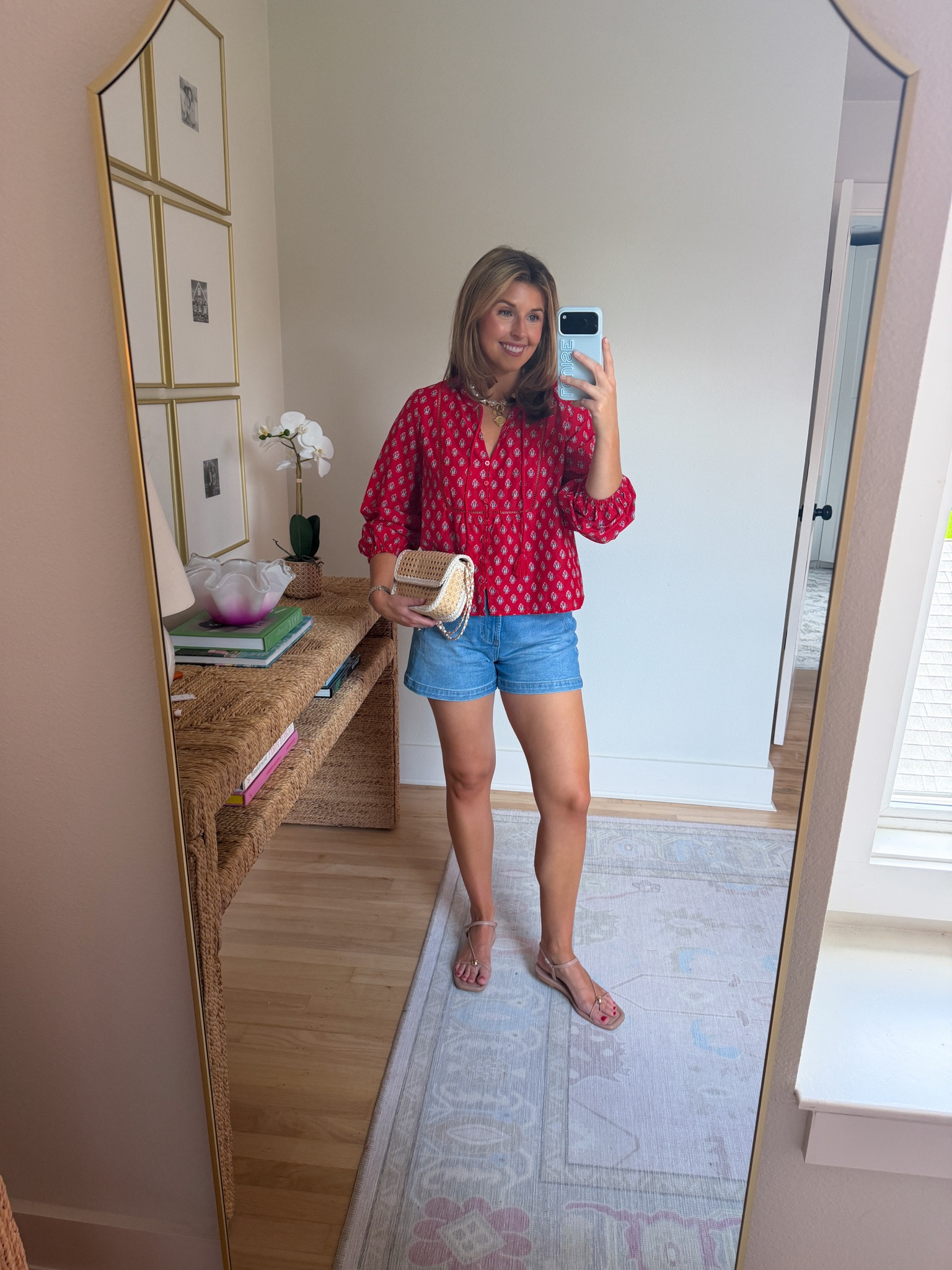 Summer outfit idea! Wearing a S in top and 26 in shorts