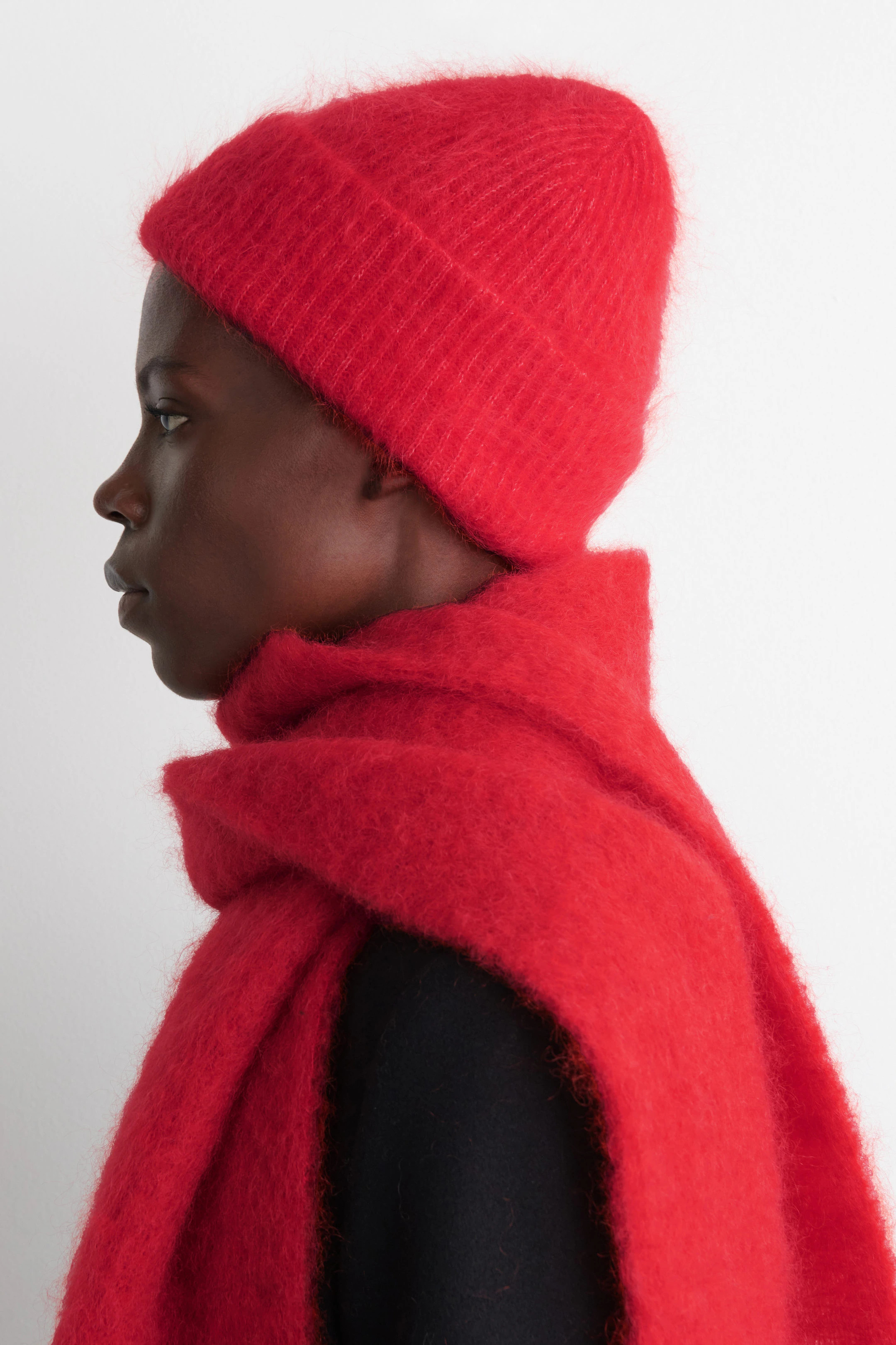 RIBBED MOHAIR BEANIE - RED | COS GB | COS UK