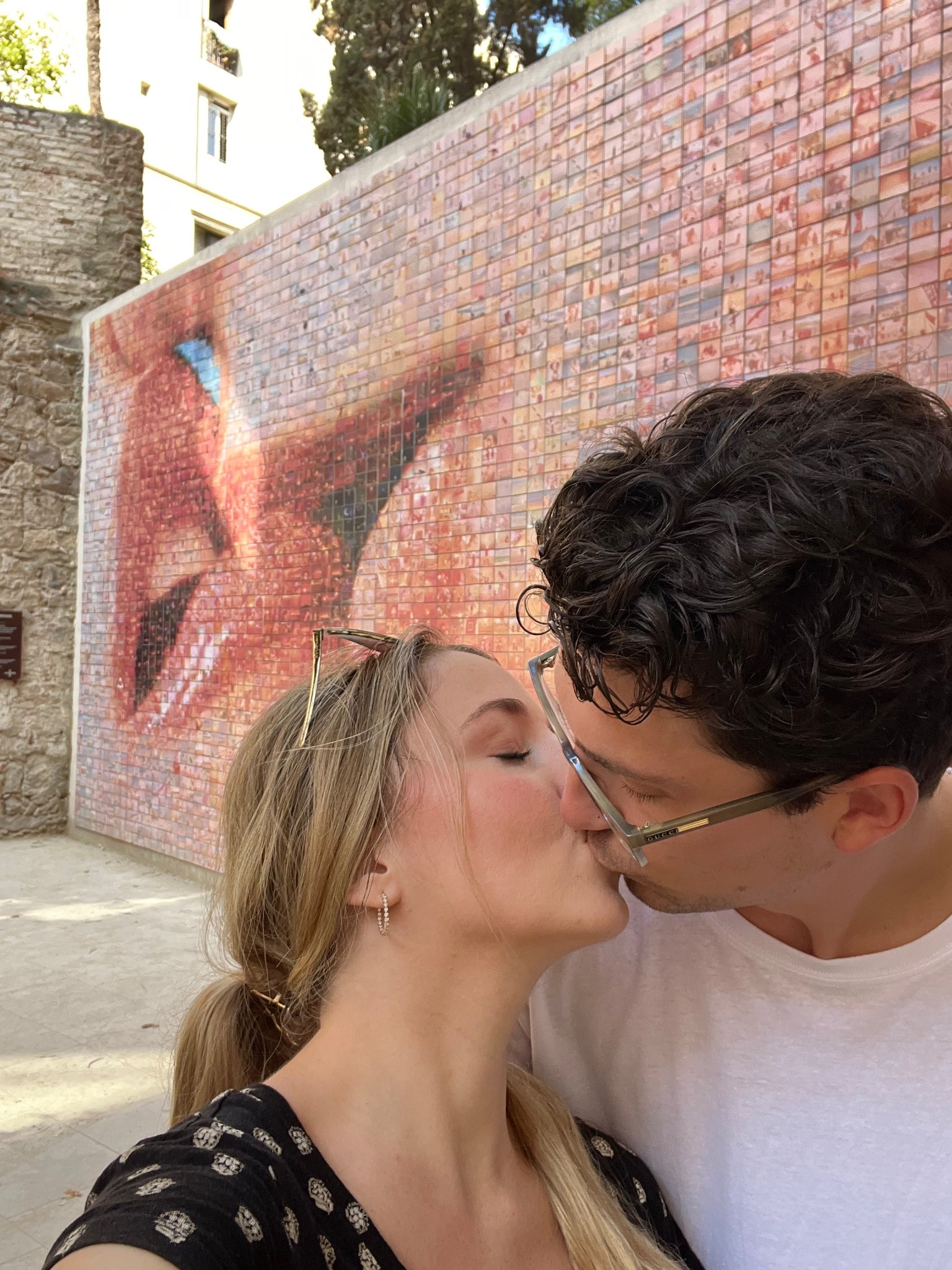 Barcelona’s famous “The World Begins With Every Kiss” mural 💋

Looking to book your next trip? Message me, I’d love to help! 

#travelagent #traveladvisor #bookatrip #barcelona #spain 

#LTKSeasonal #LTKTravel #LTKStyleTip