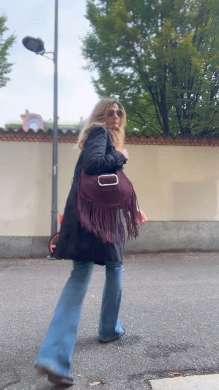 Don’t just wear the trend—master the movement.
🍁🍂🍁👜

This autumn in Milan, the fringe bag isn’t just an accessory. It’s a statement piece.

Trend Alert 🚨 The Fringe bag is back, but with a modern, elegant twist.

This isn’t your average ‘70s boho revival. This season, it’s about purposeful movement and effortless presence. The silhouette is the game-changer, and a great pair of denim is the perfect canvas for your autumn statement piece. It’s the perfect accessory to add texture and a touch of free spirit to a powerful, structured look. The motion of the fringe as you walk isn’t just a detail—it’s a statement.

Are you ready to elevate your autumn style? Book a private session with me to create a wardrobe that moves with you!

✨ Ready for your bohemian style? Comment BOHO below for your free body shape quiz!

#MilanStyle #AutumnTrends #MilanFashion #FitCheck #BohoChic #FringeBag #FashionInMotion #RenataInMilan #StyleRevamp #FringeSeason #EffortlessElegance #WomensFashion #StyleTips #PersonalStylist