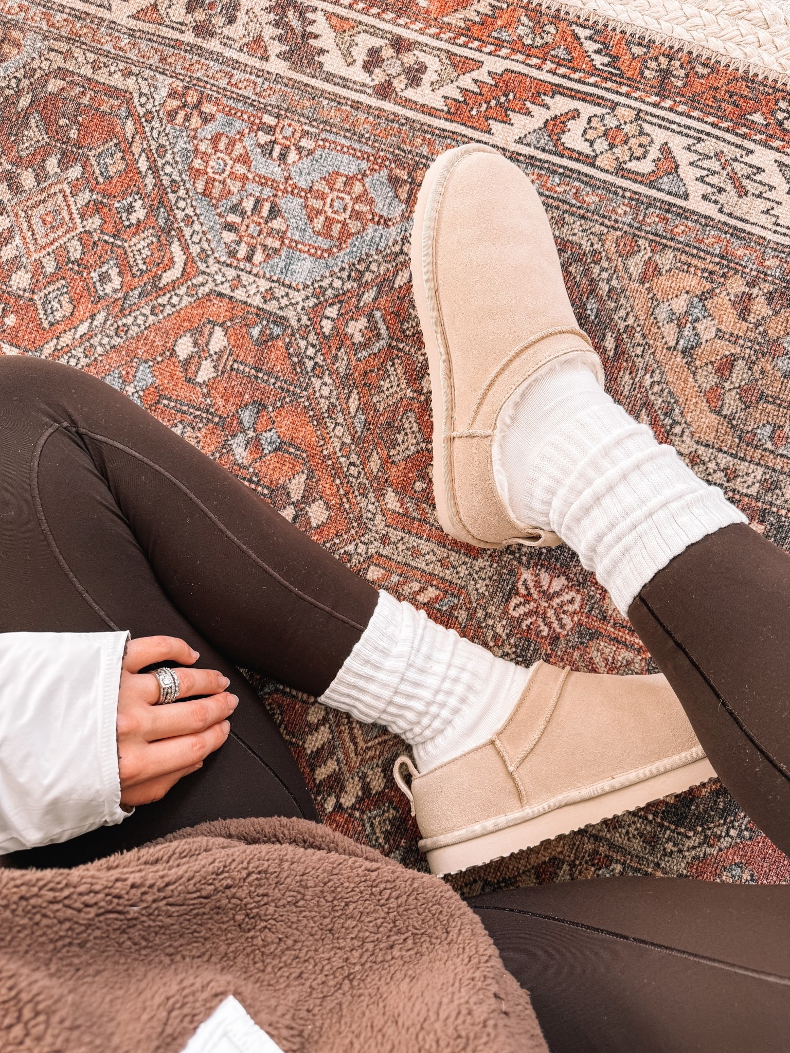 UGG look for less. Wearing my true size & only $50!
#ltkshoecrush 

#LTKFindsUnder50 #LTKmomlife